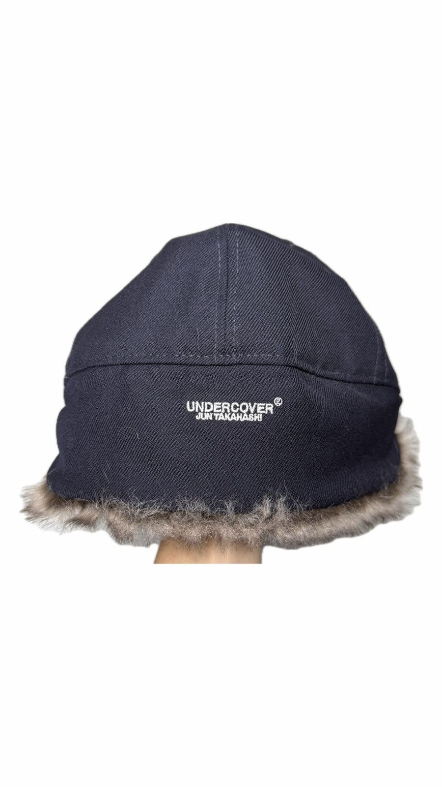 UNDERCOVER 