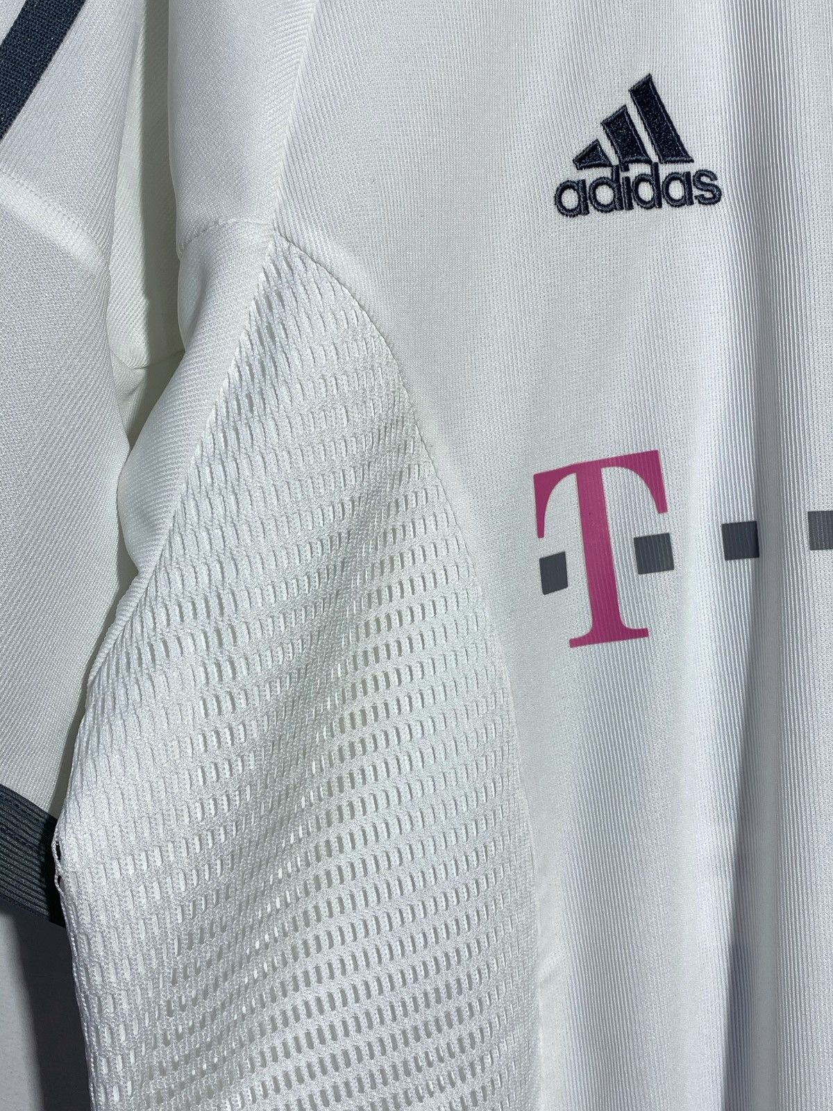 Adidas #24 Santa Cruz Bayern Munchen 2002/03 Away Adidas Jersey Size US L / EU 52-54 / 3 - 4 Thumbnail