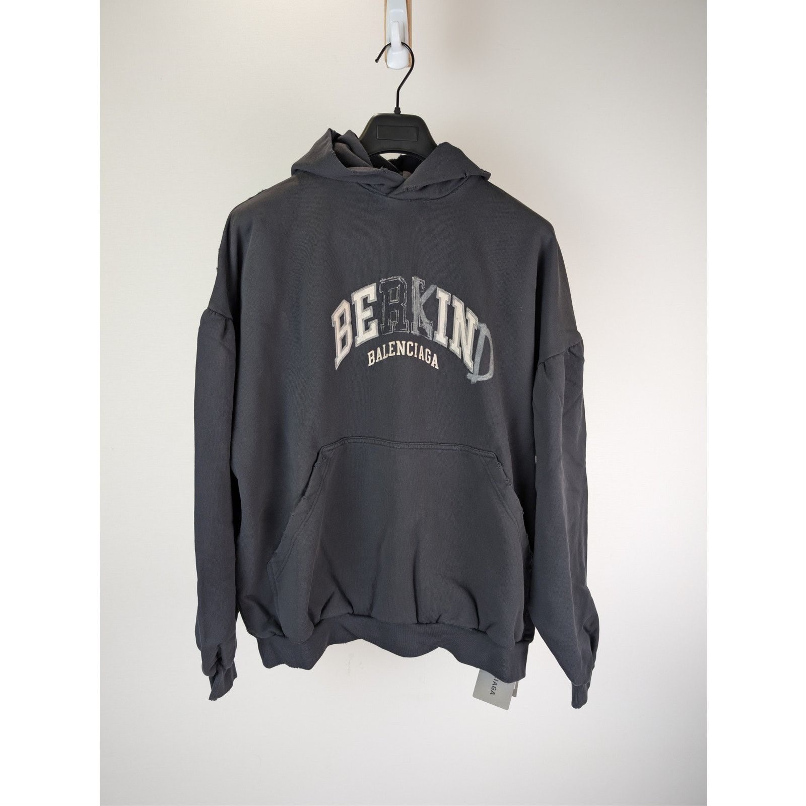 Balenciaga o1rshd1 Round Hoodie 1569 Be Kind Medium Molleton in Black Size US S / EU 44-46 / 1 - 2 Thumbnail