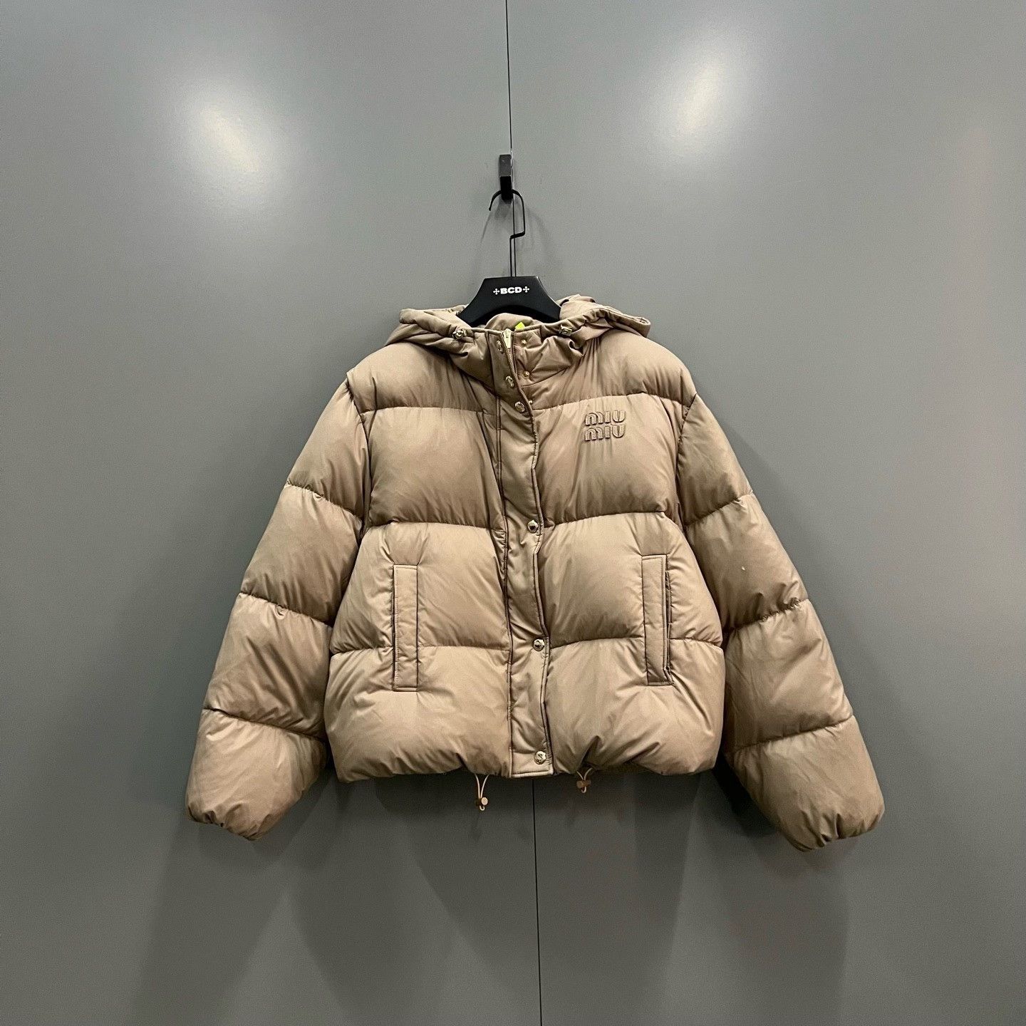 Miu Miu Miu Miu Retro Embroidered Beige Down Jacket XS Women Size XS / US 0-2 / IT 36-38 - 1 Thumbnail
