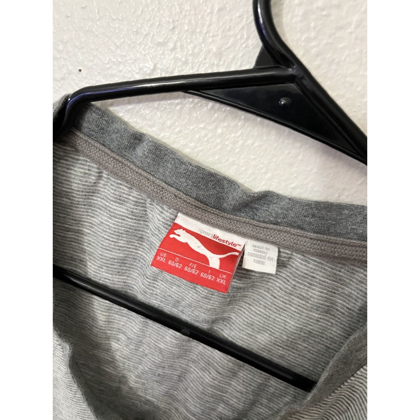 Puma Puma Men T-Shirt XXL Gray Striped V-Neck Pocket Logo Regular 2XL Size US XXL / EU 58 / 5 - 2 Thumbnail