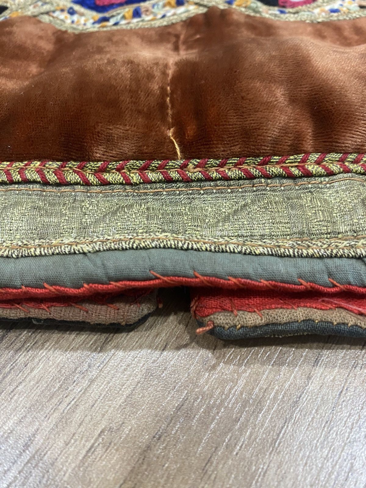 Vintage Vintage Afghan Vest Velvet Metallic Thread Embroidered Size US S / EU 44-46 / 1 - 9 Thumbnail