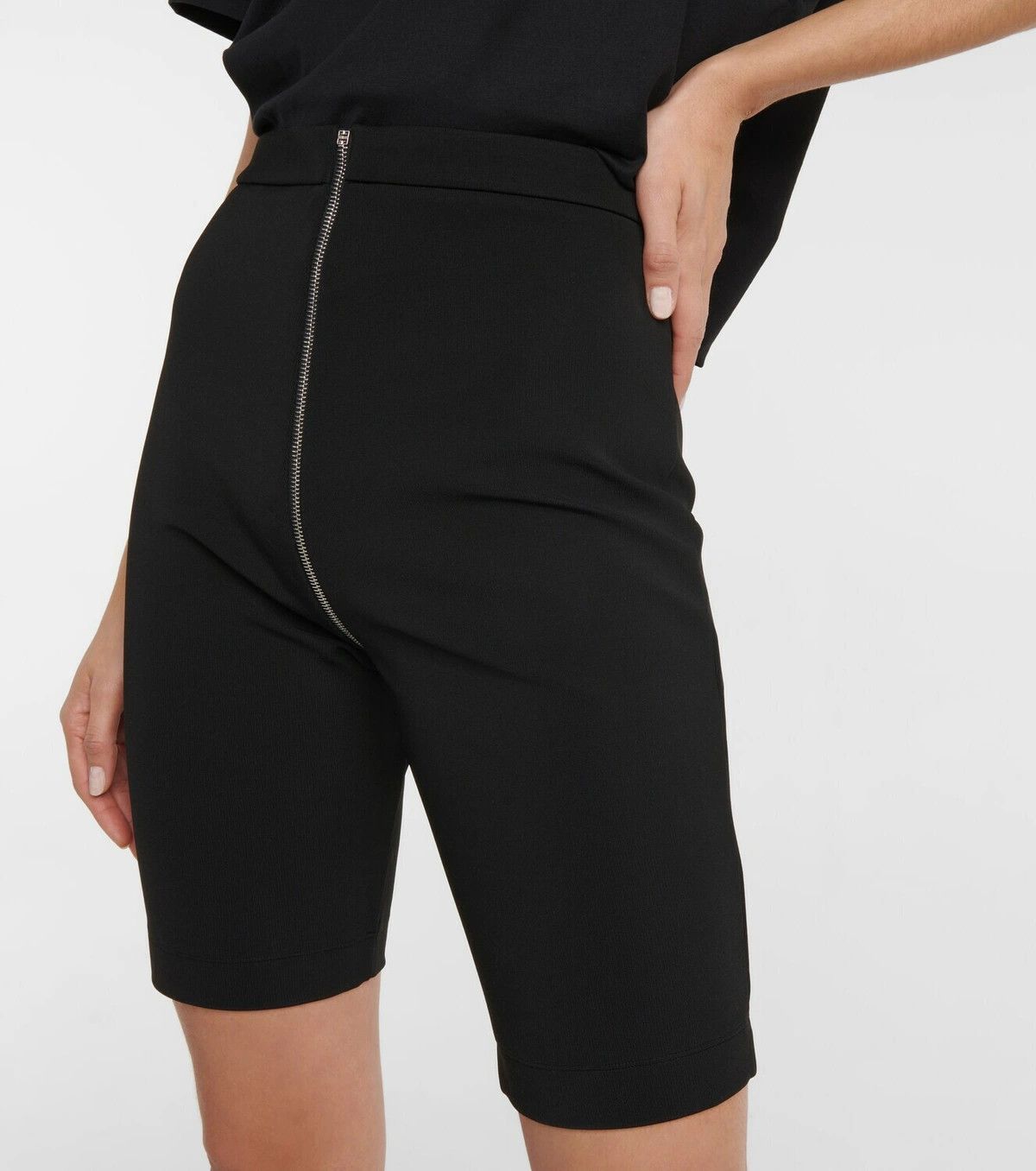 Givenchy o1y0925 Short in Black Size 27" / US 4 / IT 40 - 2 Thumbnail
