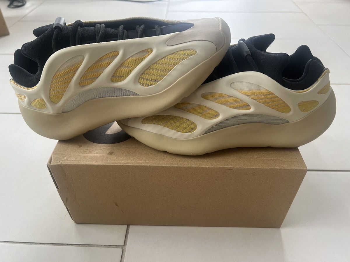 Adidas × Kanye West Adidas Yeezy 700 v3 Safflower Size US 9 / EU 42 - 2 Thumbnail