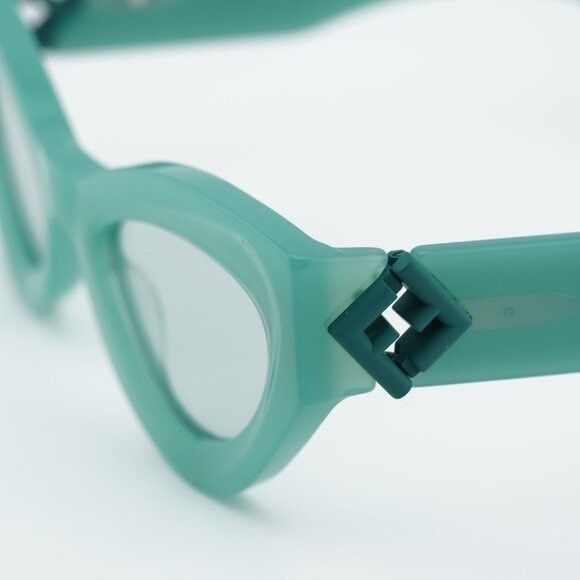 Fendi Fendi FE40146I 95N Sunglasses Shiny Green Cat Eye Frame Size ONE SIZE - 8 Thumbnail