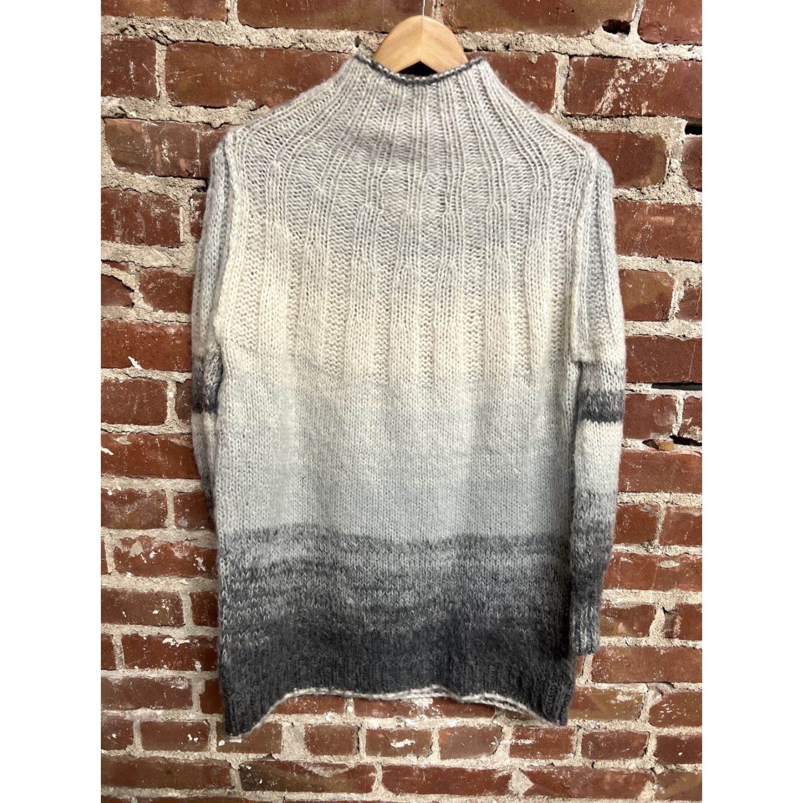 Anthropologie VINTAGE Anthropologie Perri Ombre Stripe Gray Sweater XS Womens Size XS / US 0-2 / IT 36-38 - 2 Thumbnail