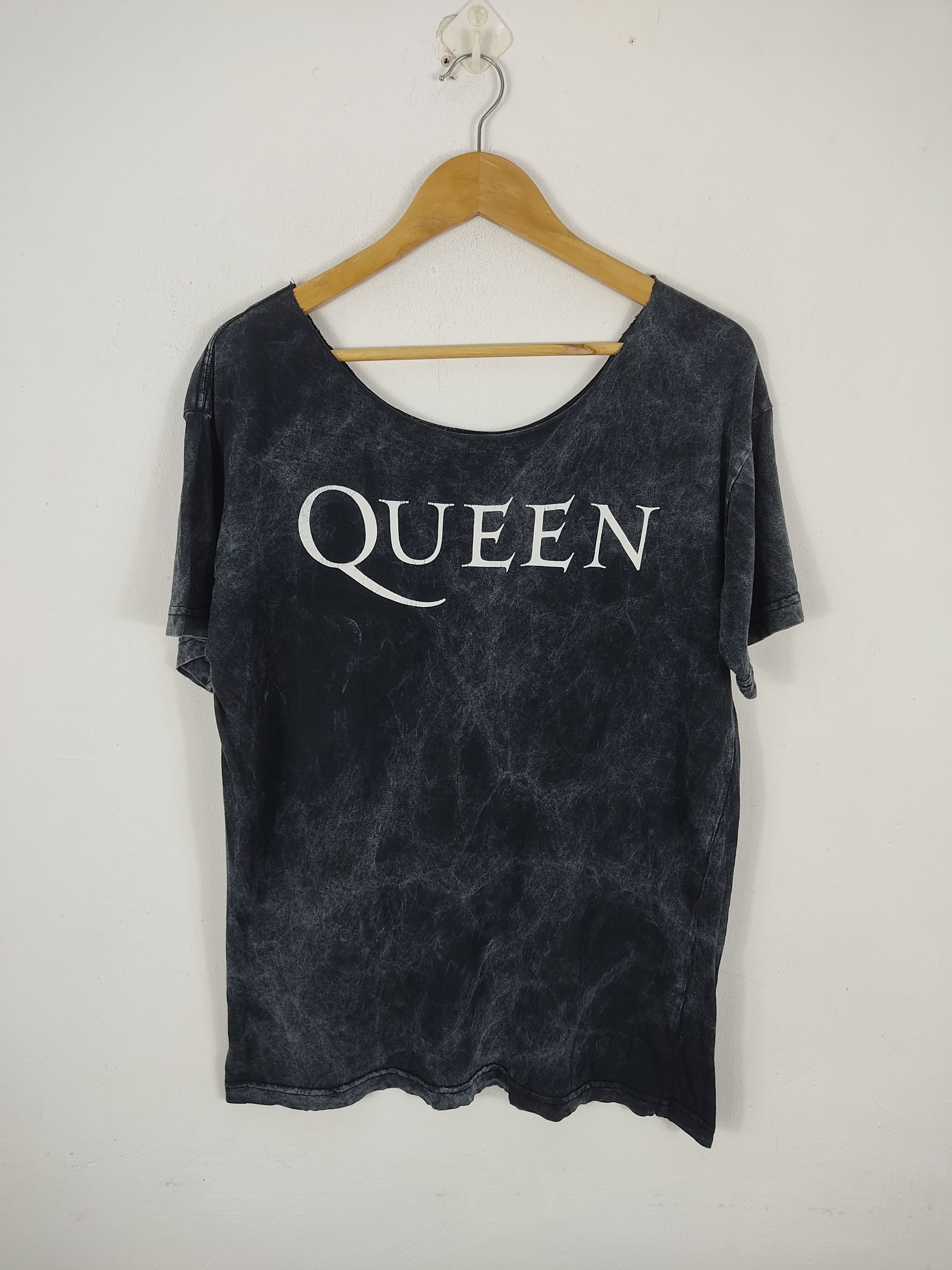 Band Tees Band Queen Crop Neck T-Shirt Size L / US 10 / IT 46 - 1 Thumbnail