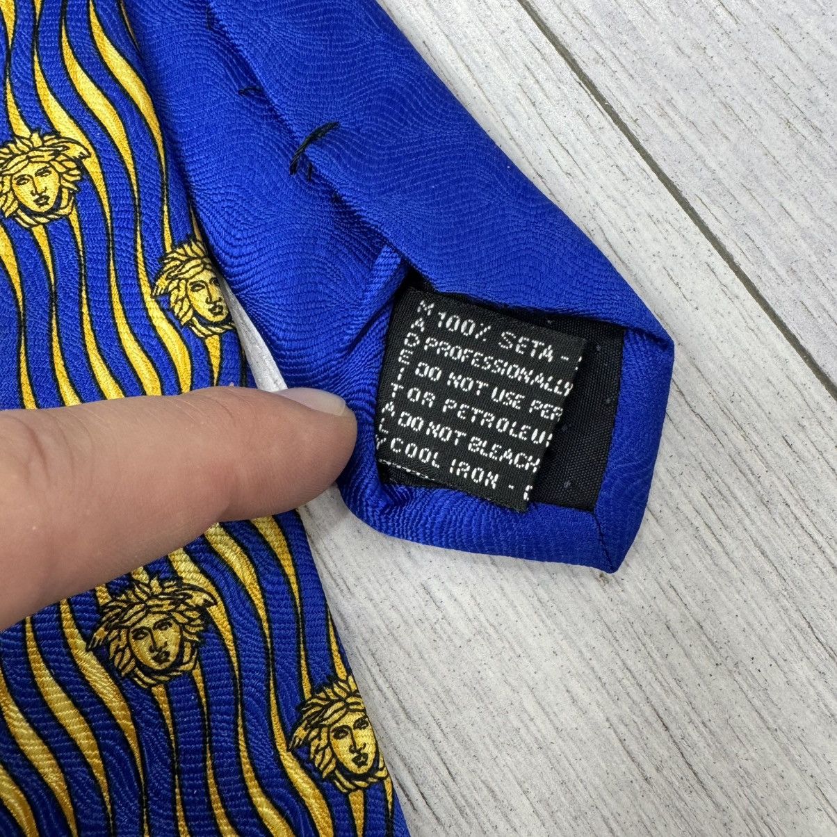 Versace Sensational GIANNI VERSACE Gold Medusa Spirals Navy Silk Tie Size ONE SIZE - 9 Thumbnail