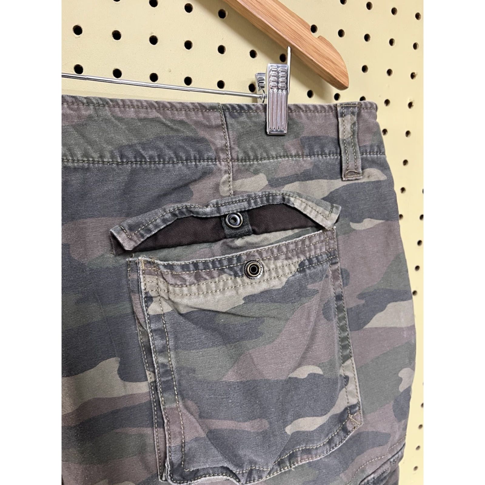 Faded Glory Faded Glory Cargo Shorts Mens 42 Green Camo Y2K Work Wear Baggy Skate Hike 42x10 Size US 42 / EU 58 - 3 Thumbnail