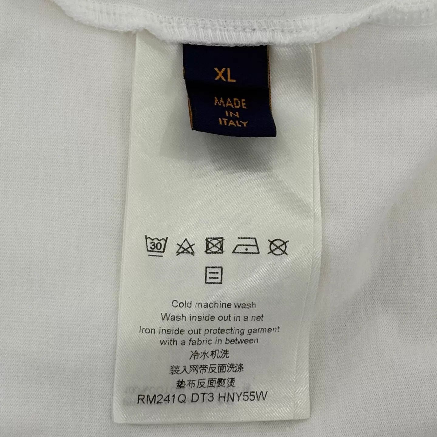 Louis Vuitton LV SS25 Men's Logo Embossed Crewneck Short Sleeve Tee Size US XL / EU 56 / 4 - 4 Thumbnail