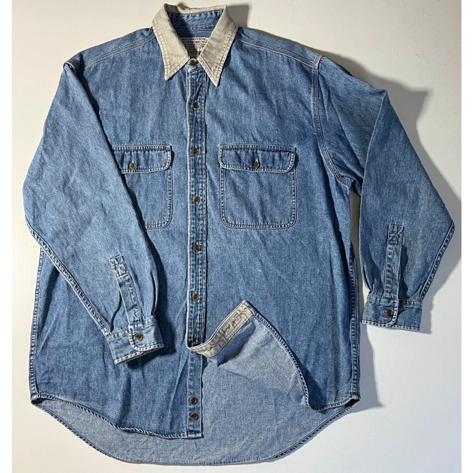 Abercrombie & Fitch VINTAGE Abercrombie & Fitch The Big Shirt Button-Up Denim Shirt Mens 90s Preppy Retro 100% Cotton Blue Size M with Pockets Size US M / EU 48-50 / 2 - 3 Thumbnail