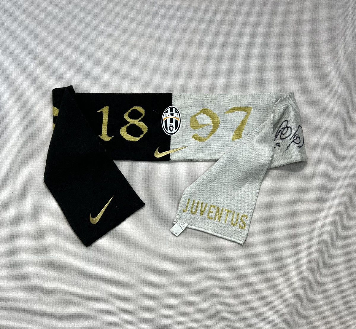 Nike Scarf Nike Juventus 1897 autograph Size ONE SIZE - 1 Thumbnail