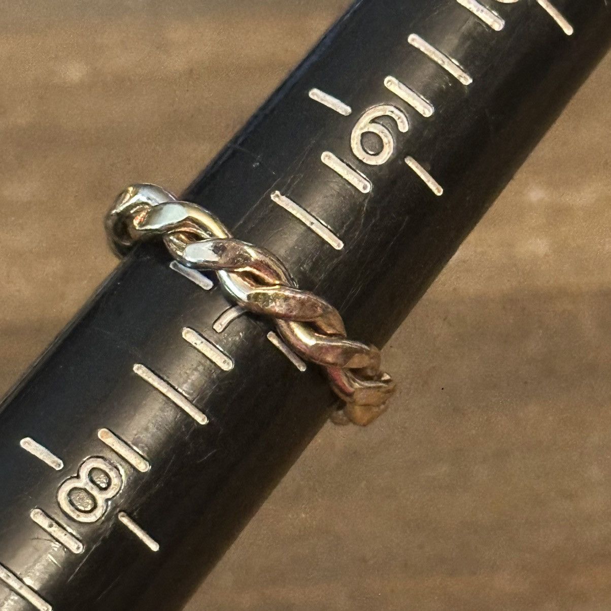 Other Gold tone thin twisted band ring Size ONE SIZE - 4 Thumbnail