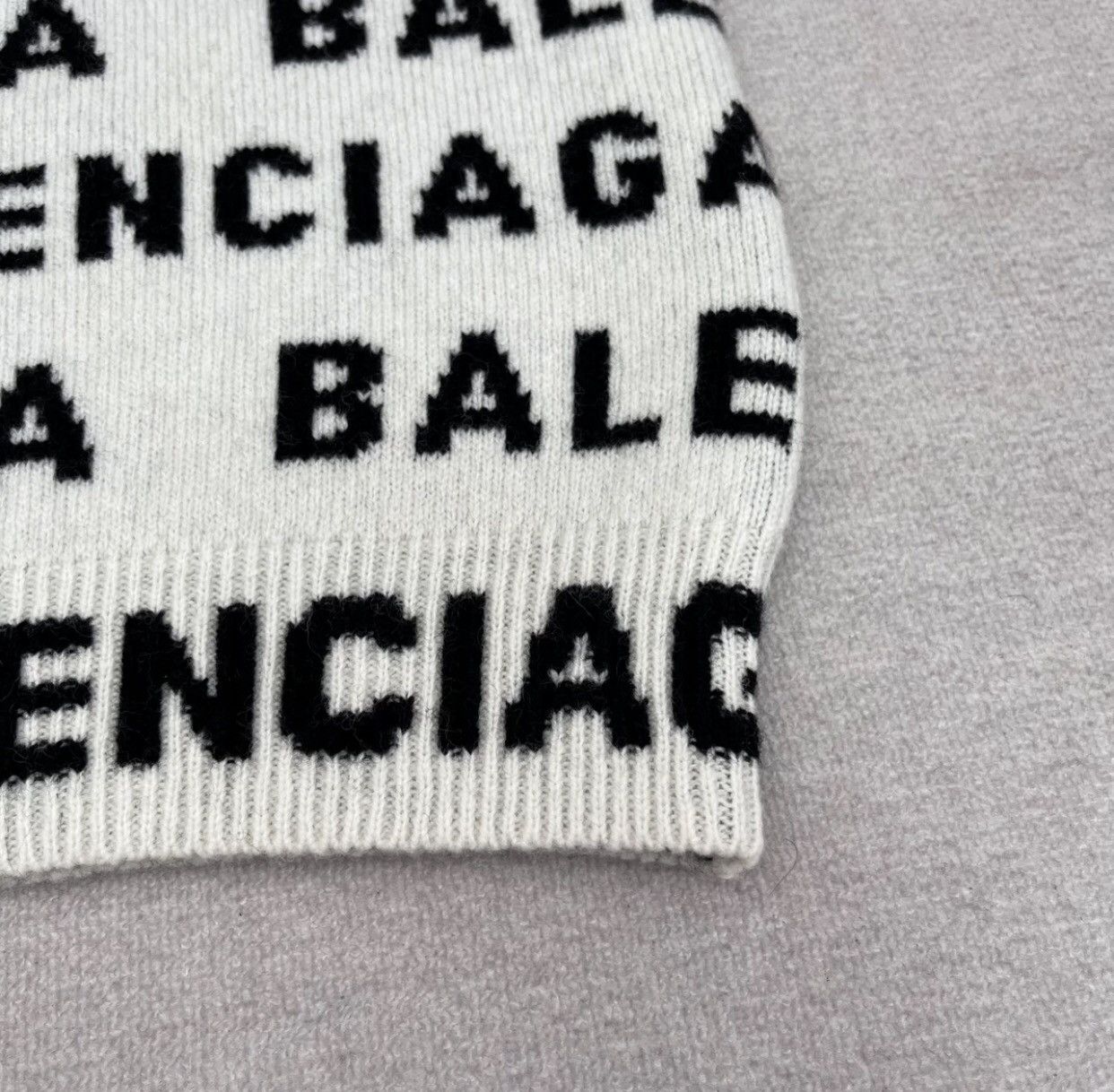 Balenciaga Balenciaga logo printed round neck long sleeved sweater Size US S / EU 44-46 / 1 - 5 Thumbnail