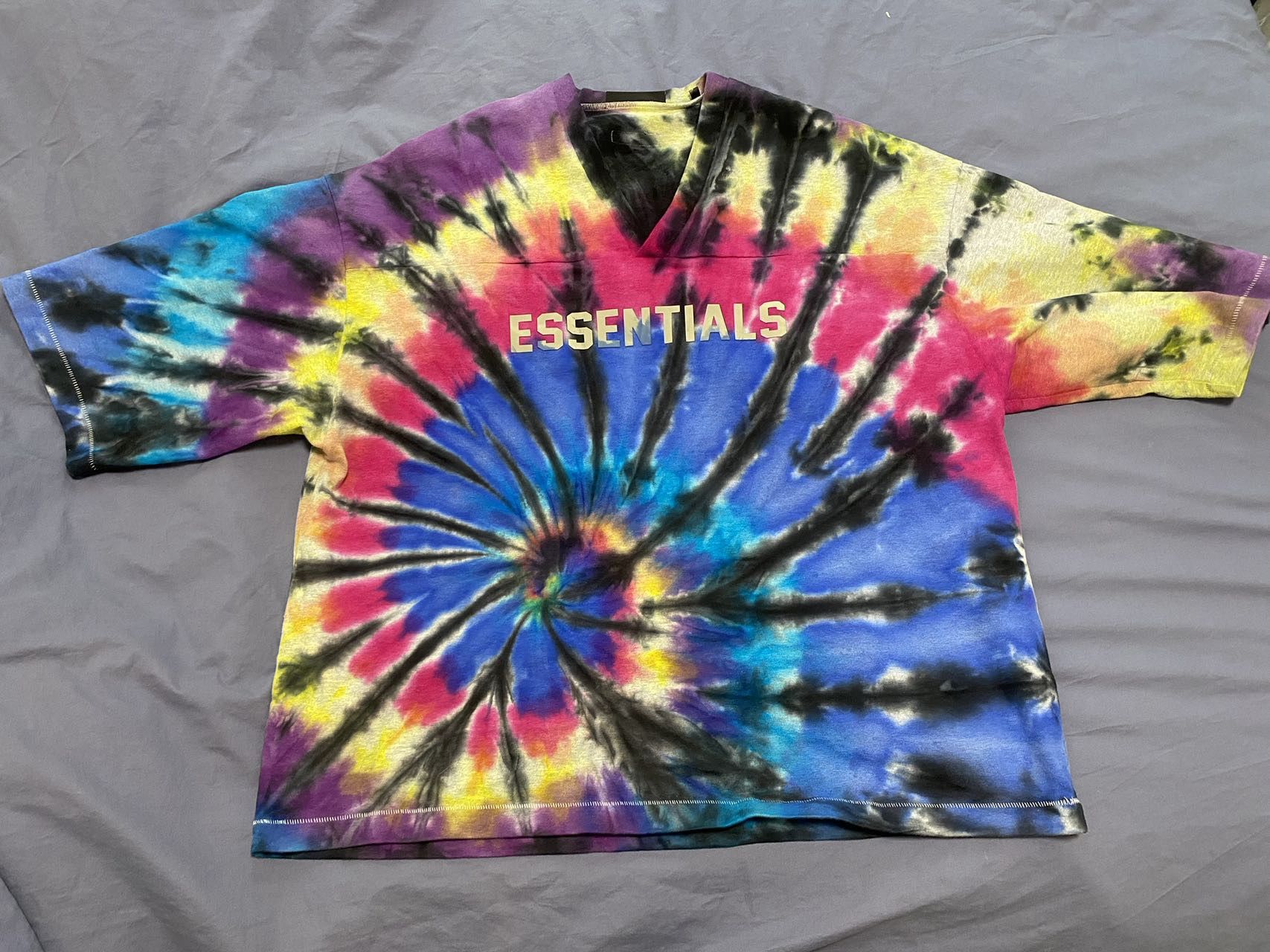 Essentials Tie Dye Fear of God ESSENTIALS Football T-Shirt Size US XL / EU 56 / 4 - 1 Thumbnail