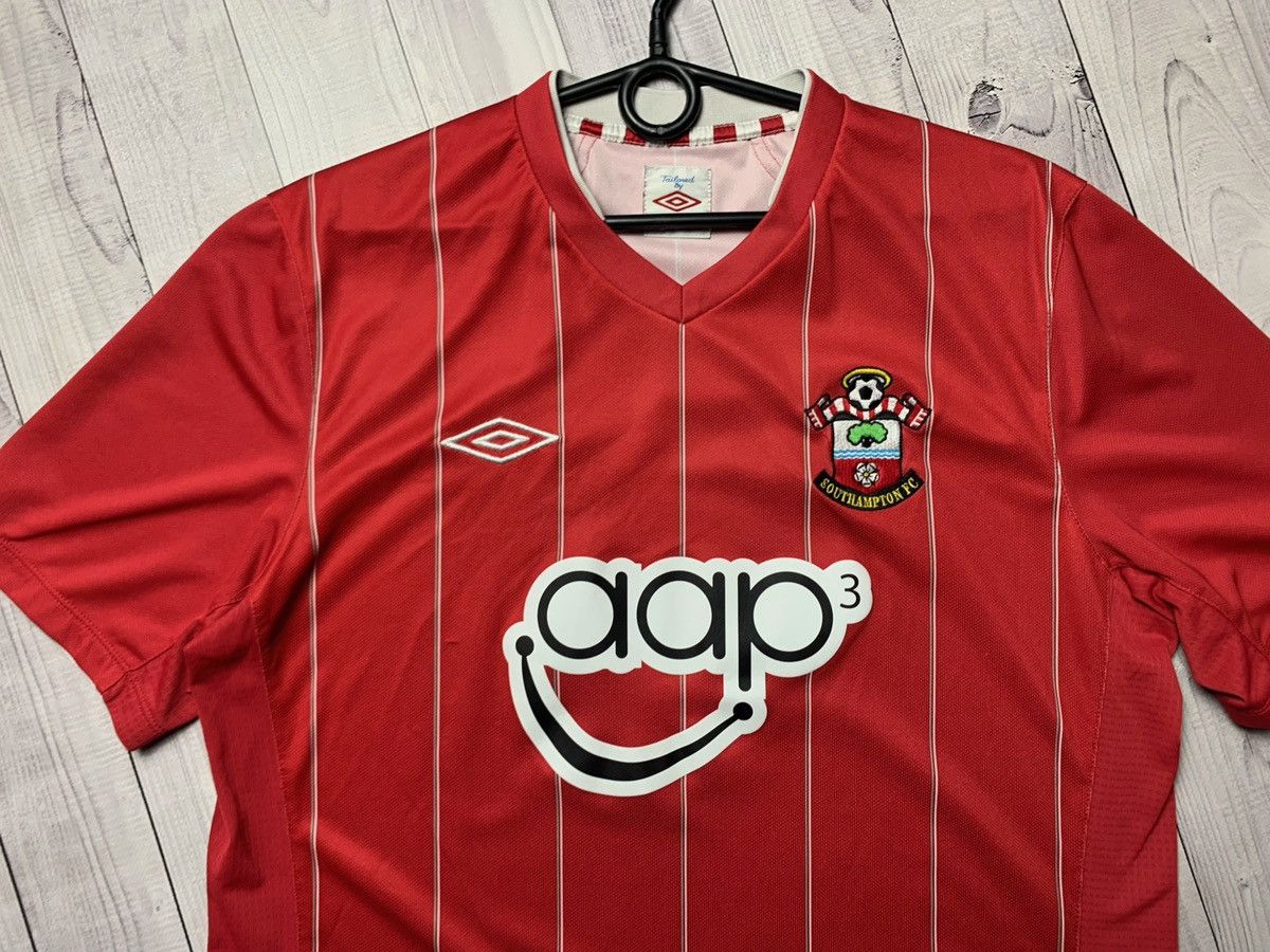Umbro Umbro Southampton vintage soccer jersey Size L Size US L / EU 52-54 / 3 - 2 Thumbnail