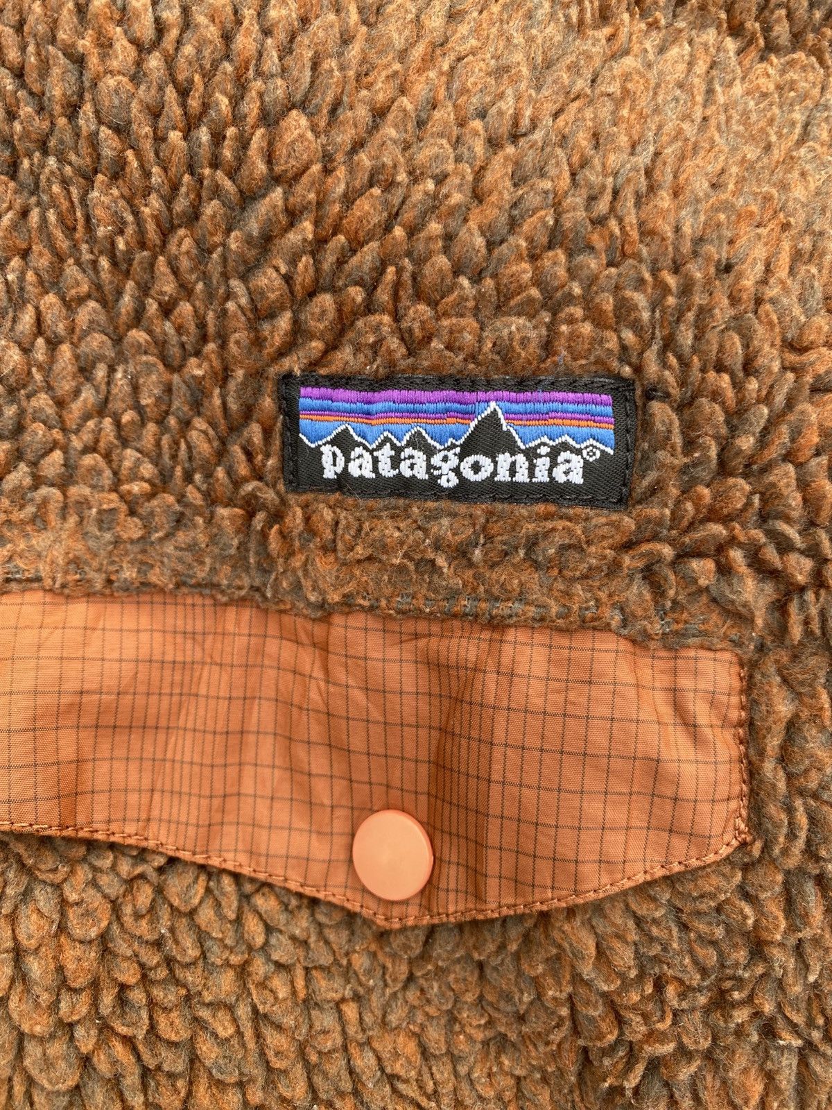 Patagonia Distressed patagonia riversible jacket Size US L / EU 52-54 / 3 - 6 Thumbnail