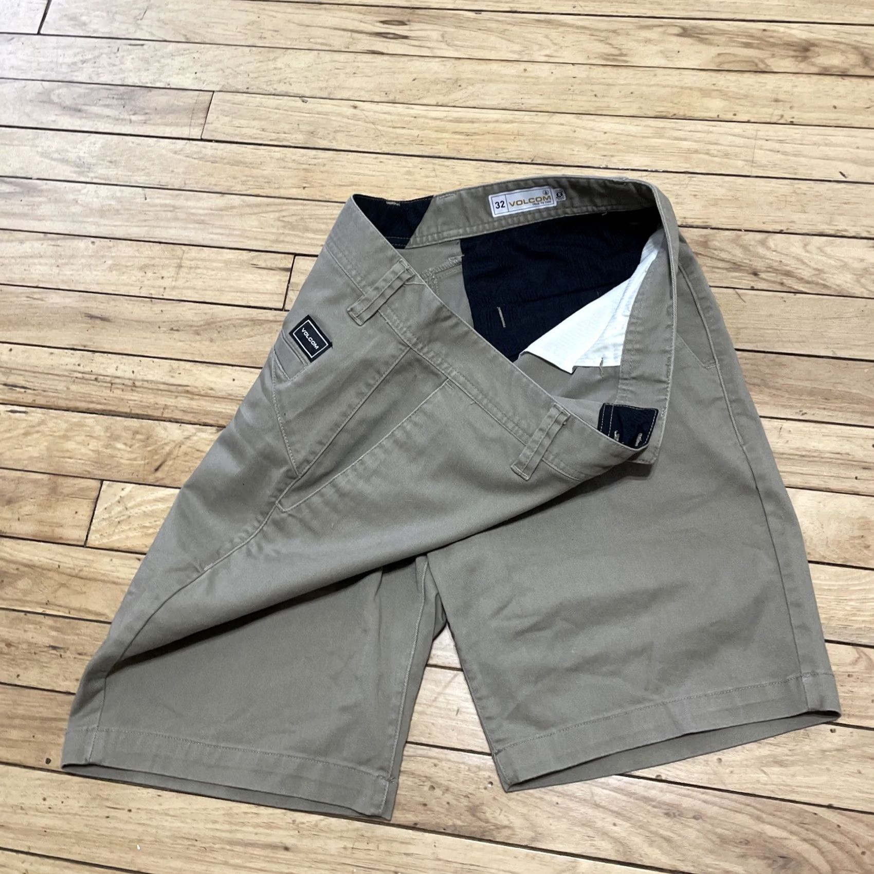 Volcom Volcom Chino Shorts Men 32 Khaki Tan Preppy Beach Logo Twill Flat Front Skater Size US 32 / EU 48 - 5 Thumbnail