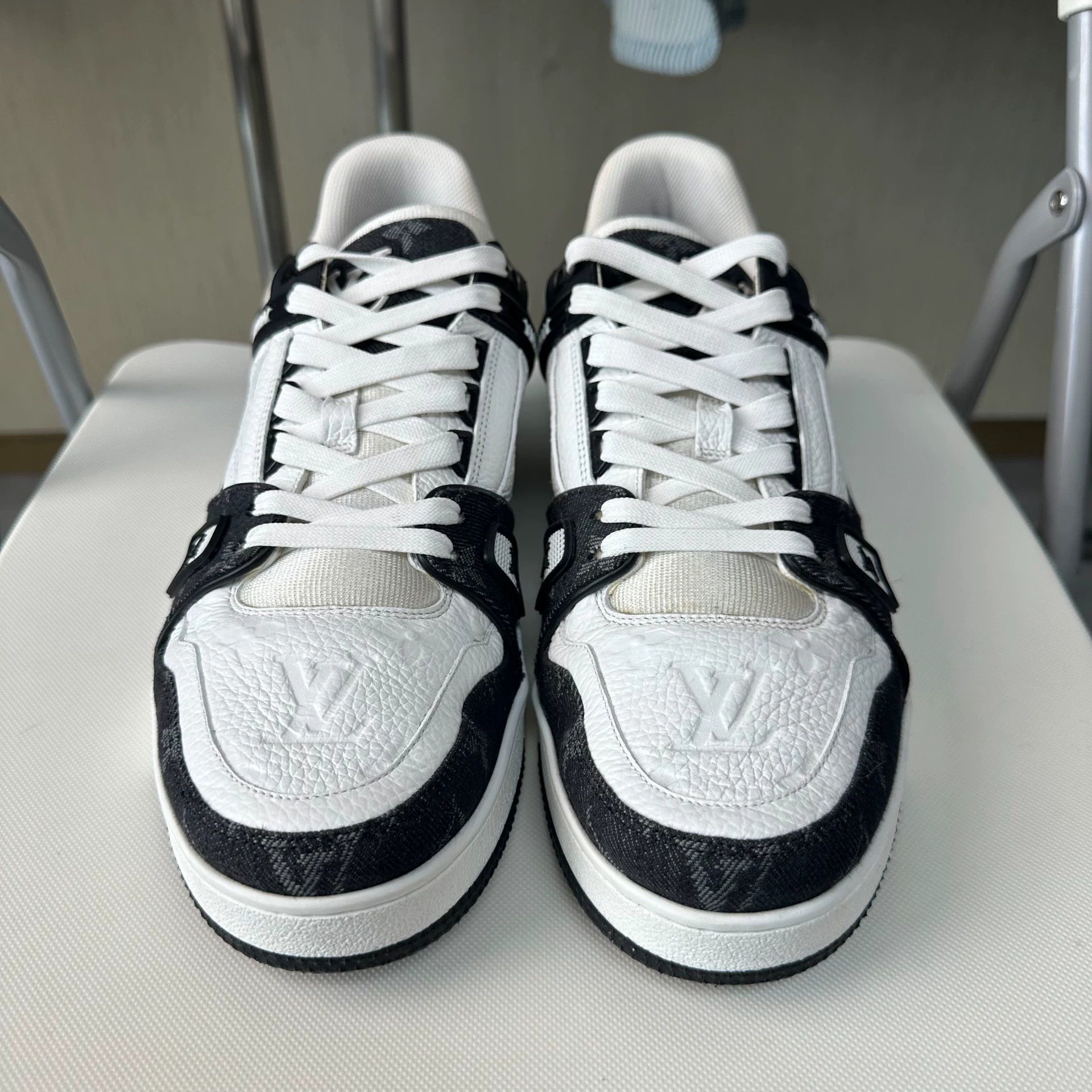 Louis Vuitton LV Trainer Panda Embossed Low-Top Unisex Sneaker White/Black Size US 9.5 / EU 42-43 - 2 Thumbnail