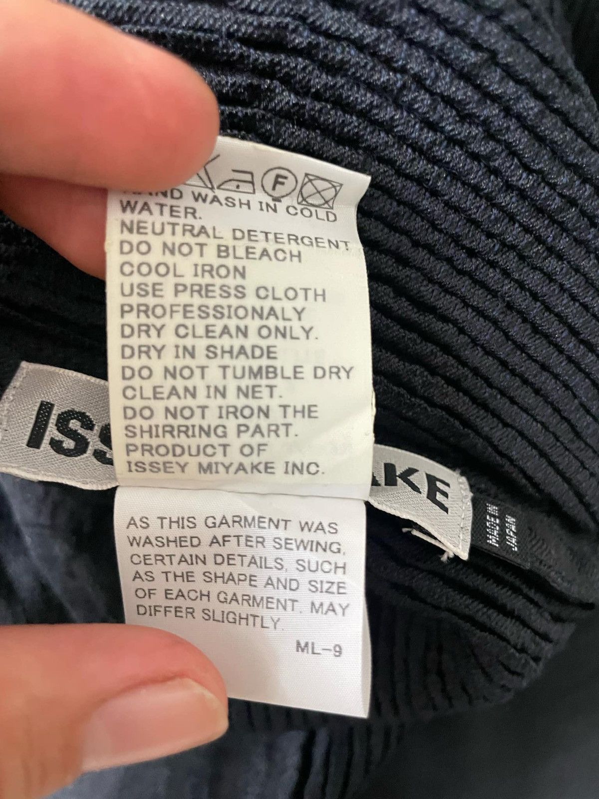 Designer × Issey Miyake × Japanese Brand ISSEY MIYAKEL 3D Steam Stretch Pleats Shawl Collar Coat Navy Size US L / EU 52-54 / 3 - 7 Thumbnail