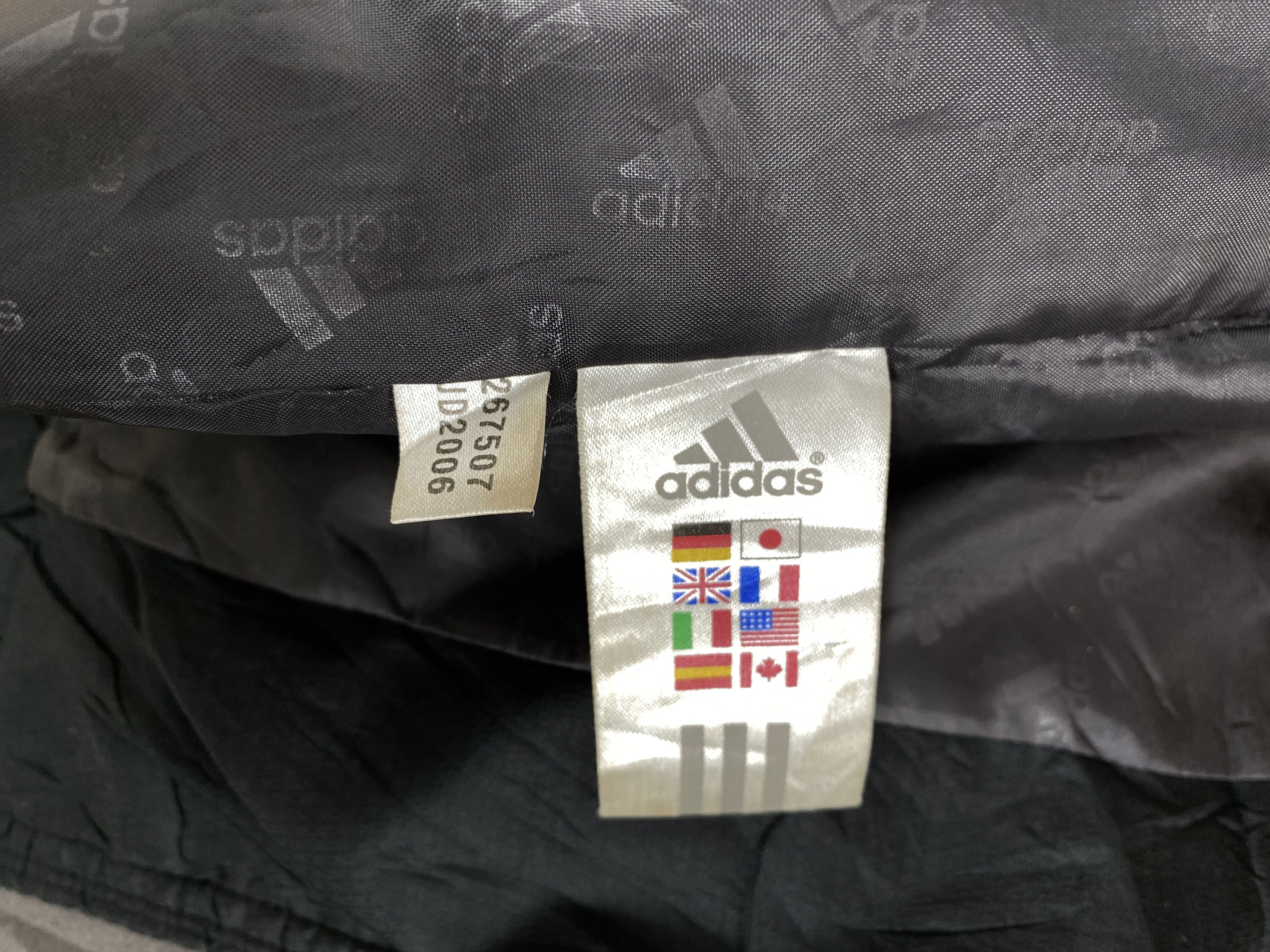 Adidas Vintage Adidas Puffer Parkas Jacket J2018 Size US S / EU 44-46 / 1 - 12 Thumbnail