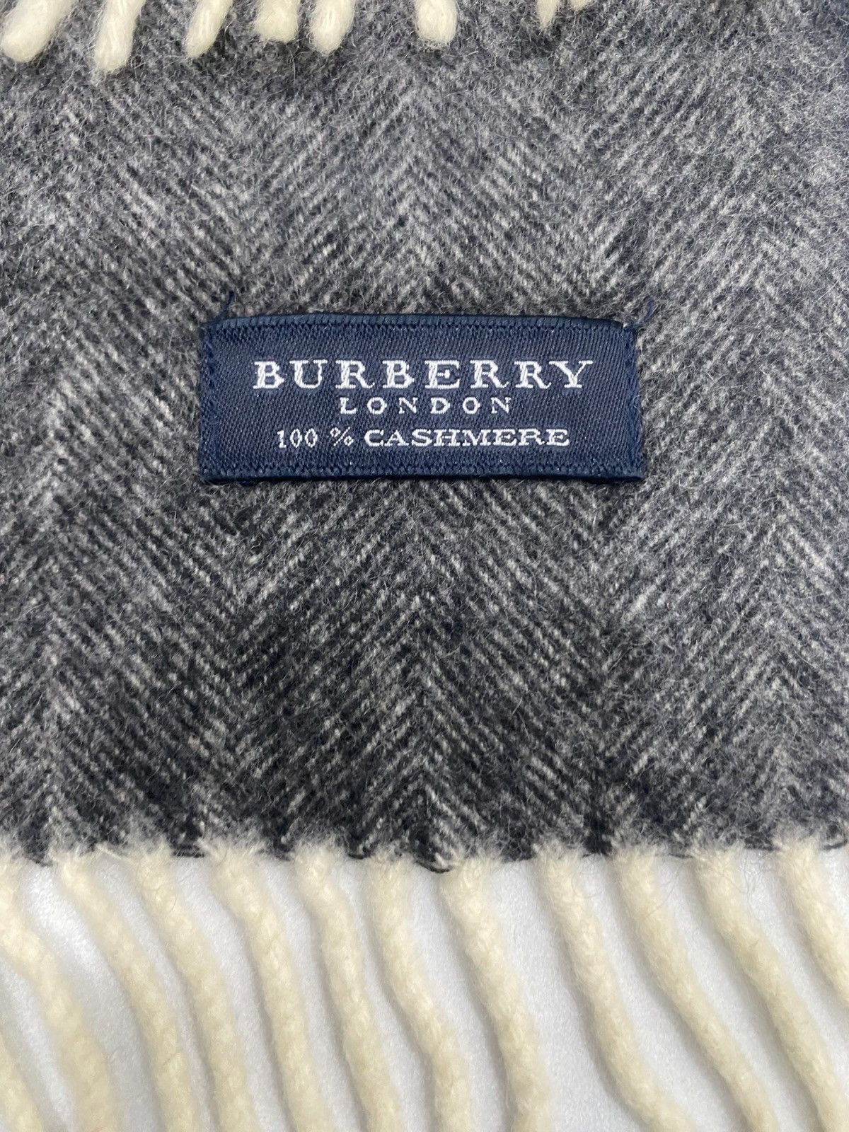 Burberry Burberry London 100% Cashmere (code:A) Size ONE SIZE - 3 Thumbnail