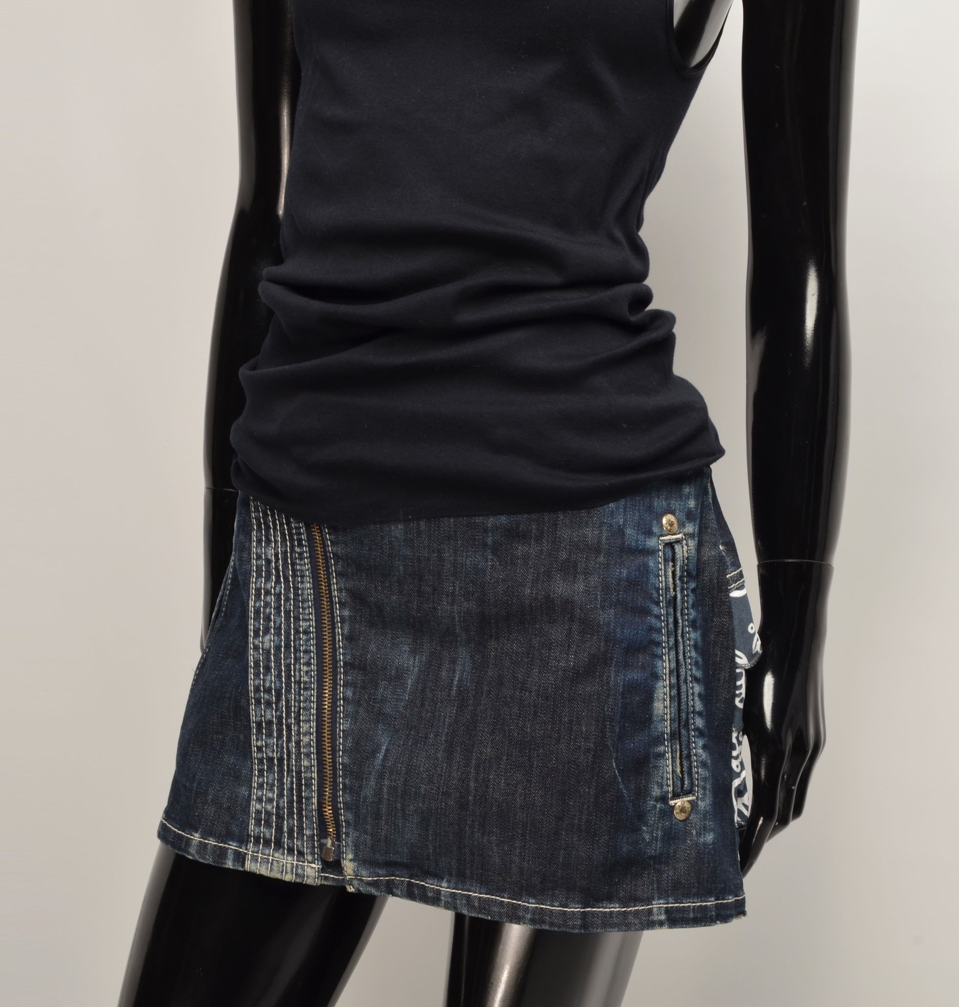 Hanro × Vintage Vintage Hanro of Switzerland Embroidered Details Scoop Neck Size L / US 10 / IT 46 - 3 Thumbnail