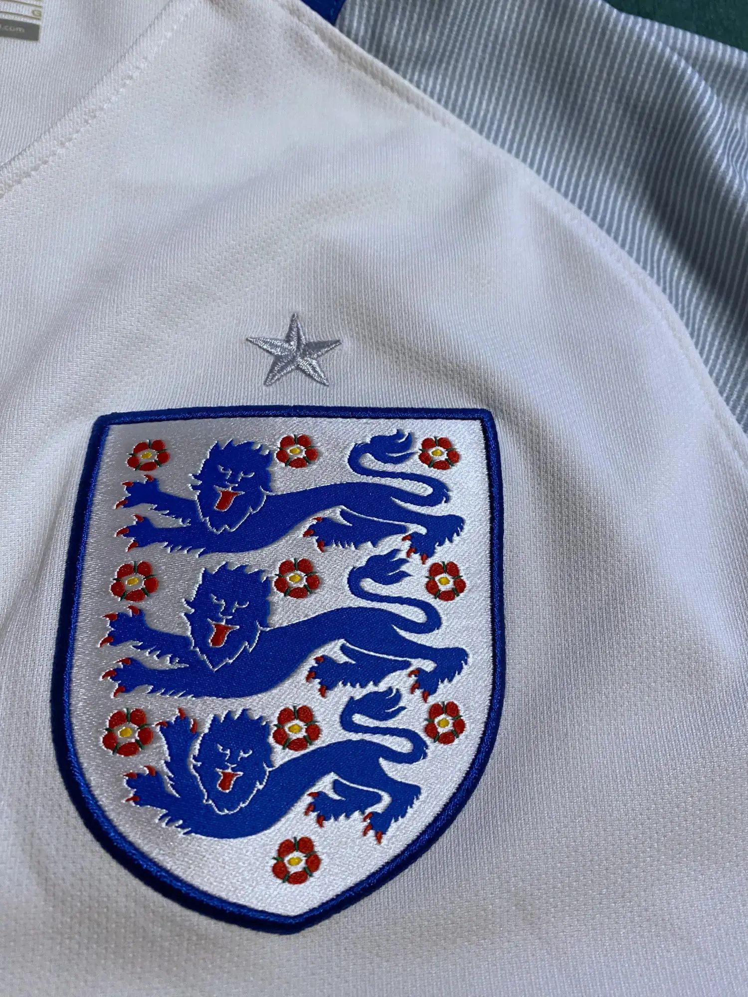 Nike England 2016 football Soccer Jersey Nike shirt size L Size US L / EU 52-54 / 3 - 2 Thumbnail