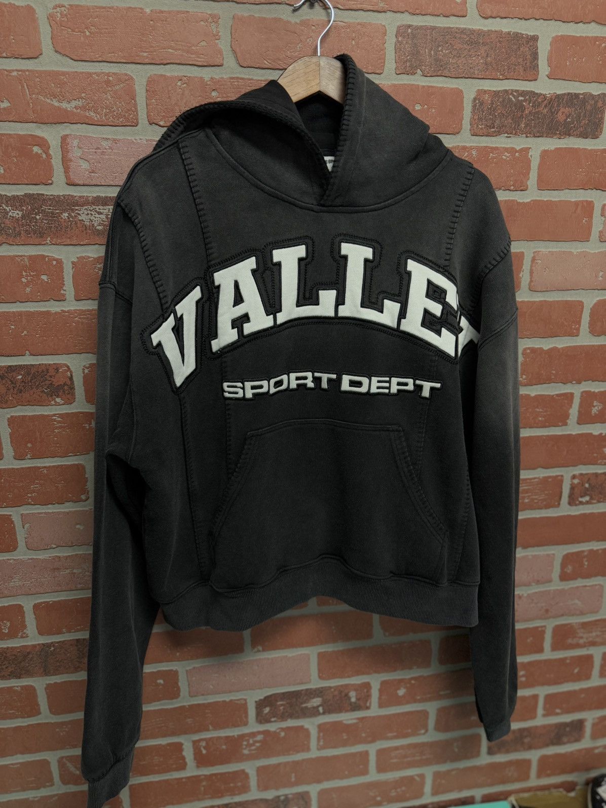 Vale Valley Black Widow Pullover Hoodie Size XL (NEW) Size US XL / EU 56 / 4 - 3 Thumbnail