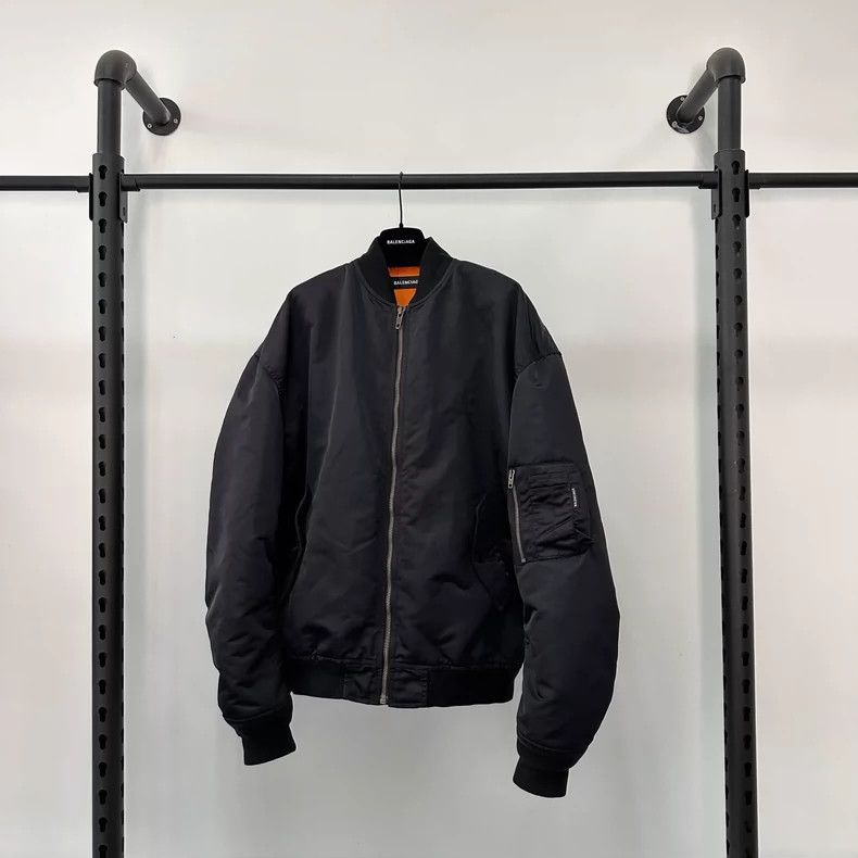 Balenciaga Balenciaga FW19 Crown wheat-ear logo embroidered MA1 Bomber Size US M / EU 48-50 / 2 - 1 Thumbnail