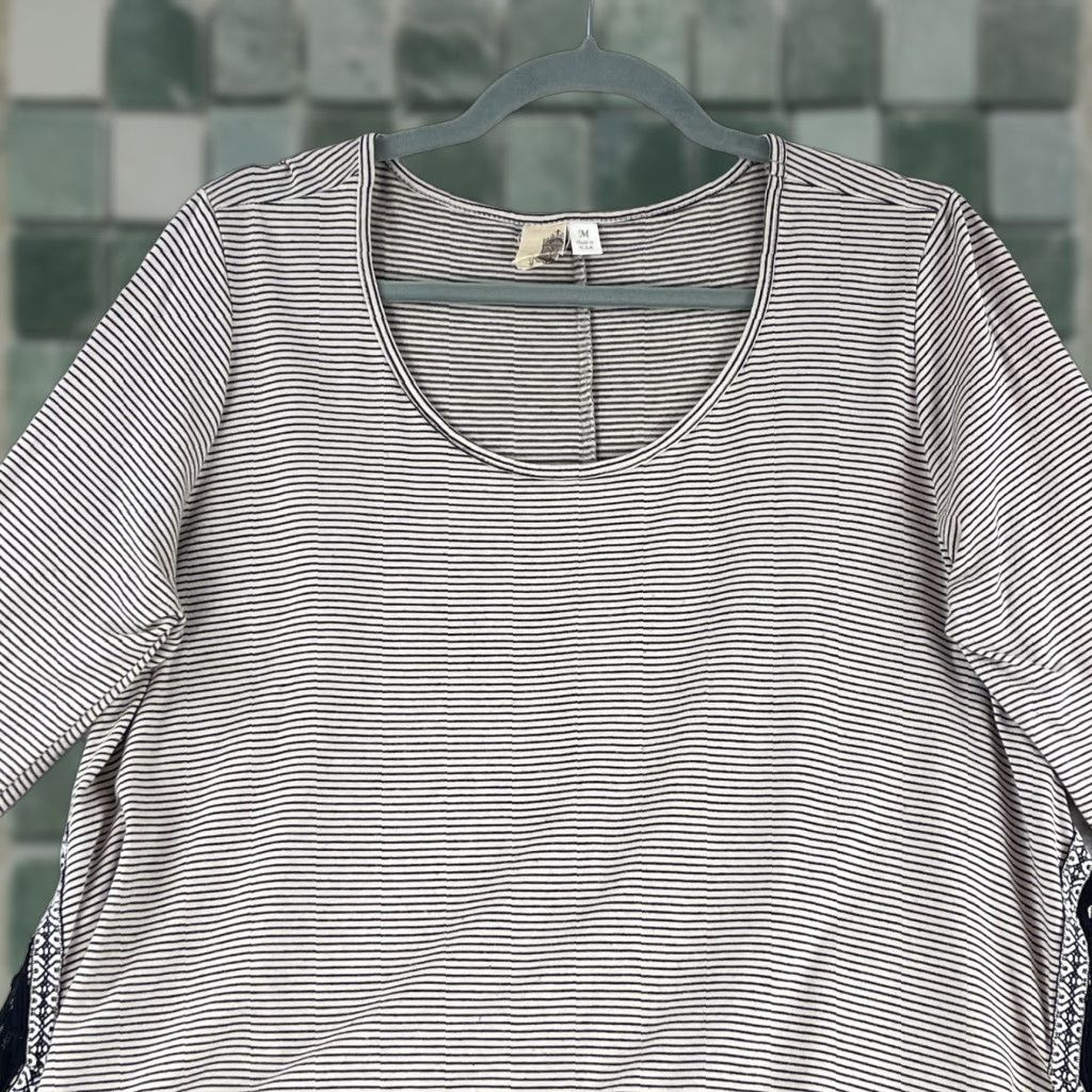 Vintage Francesca Shirt Womens Medium Tan Black Lace Hem Stripe Pullover Knit Size M / US 6-8 / IT 42-44 - 1 Thumbnail