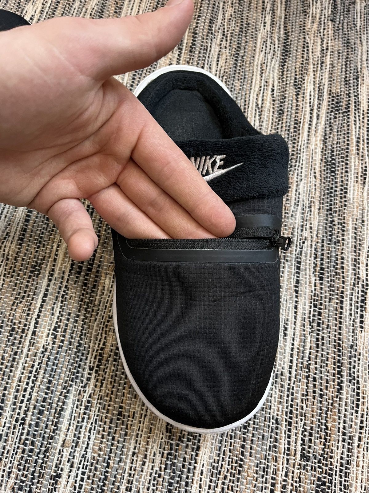 Nike × Vintage Nike Burrow Slide Fleece Outdoor Slipper Black Unisex Size US 8 / EU 41 - 10 Thumbnail