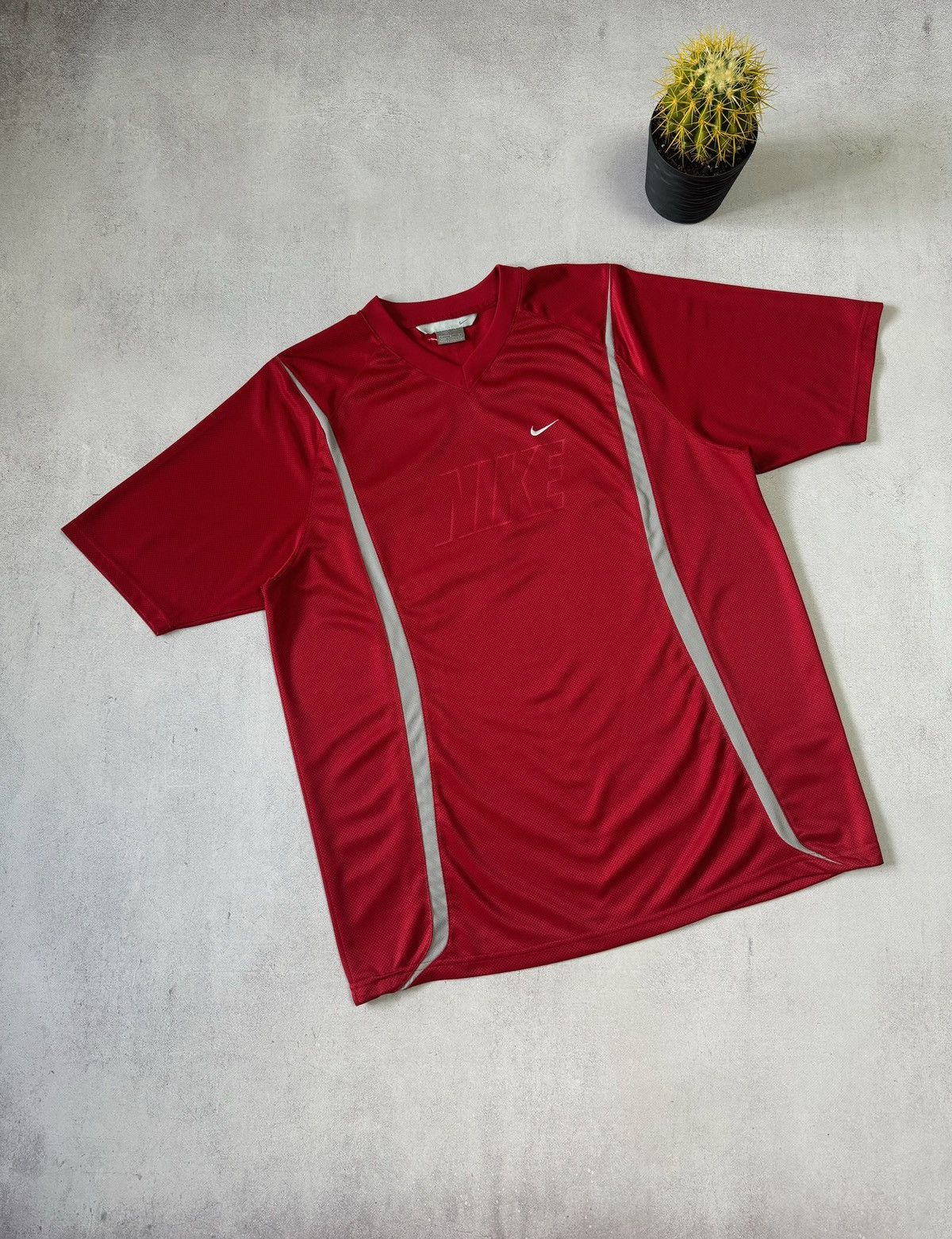 Vintage Vintage Nike T Shirt Tee Jersey Big Logo Baggy Mini Swoosh Size US L / EU 52-54 / 3 - 1 Thumbnail