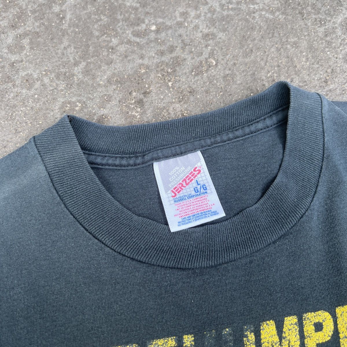 Band Tees × Rap Tees × Vintage Vintage 90s Chumbawamba Promo Tee Faded Thrashed Size US L / EU 52-54 / 3 - 6 Thumbnail