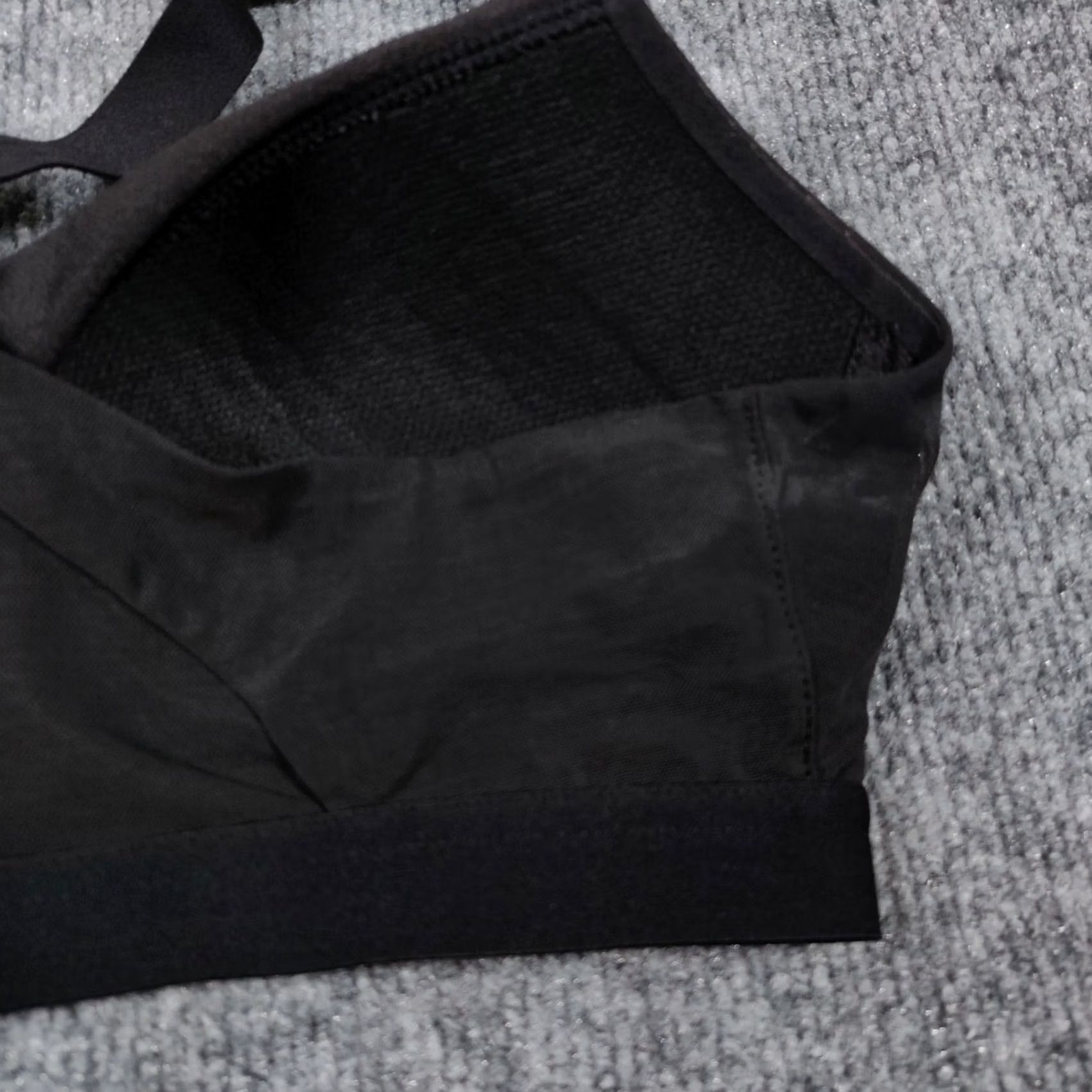 Victoria's Secret Victoria's Secret Sports Bra Womens 34C Black Lightweight Racerback Wireless Gym Size ONE SIZE - 5 Thumbnail