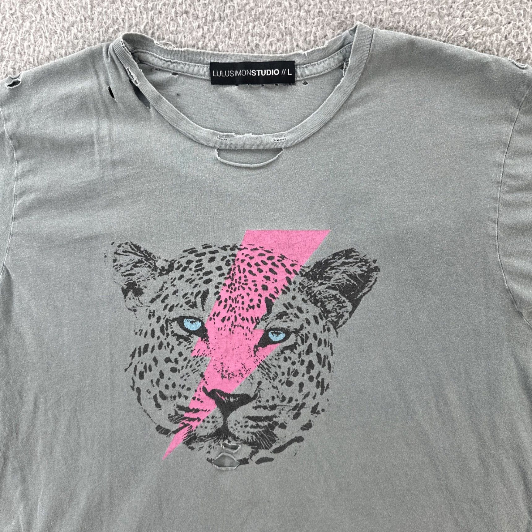 Lululemon VINTAGE Lululemon Studio Distressed Women’s Large Gray Green Graphic Print T Shirt Size L / US 10 / IT 46 - 5 Thumbnail