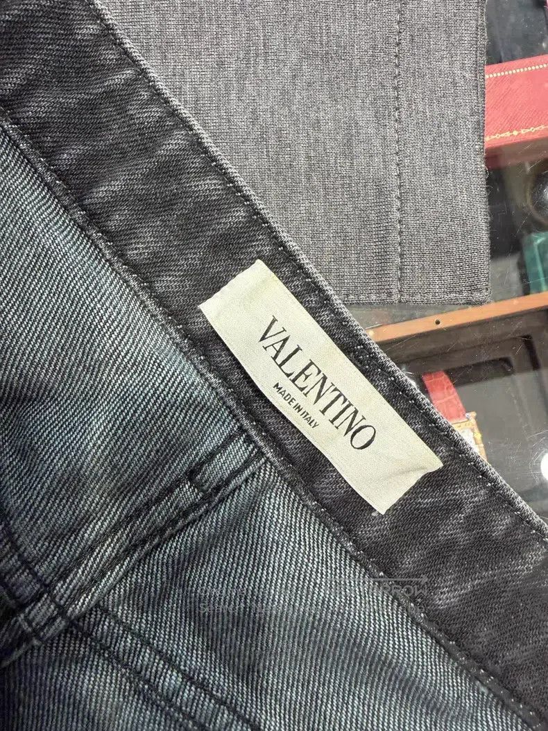 Valentino Valentino Jeans Size 27" / US 4 / IT 40 - 2 Thumbnail