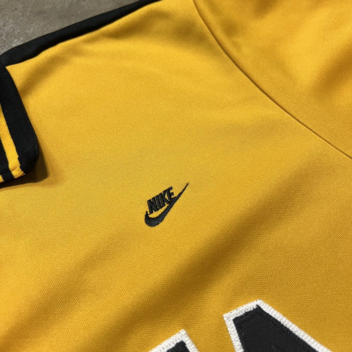 Nike Vintage 80s Iowa Hawkeyes Nike Basketball Warm Up Shirt USA Size US XL / EU 56 / 4 - 4 Thumbnail