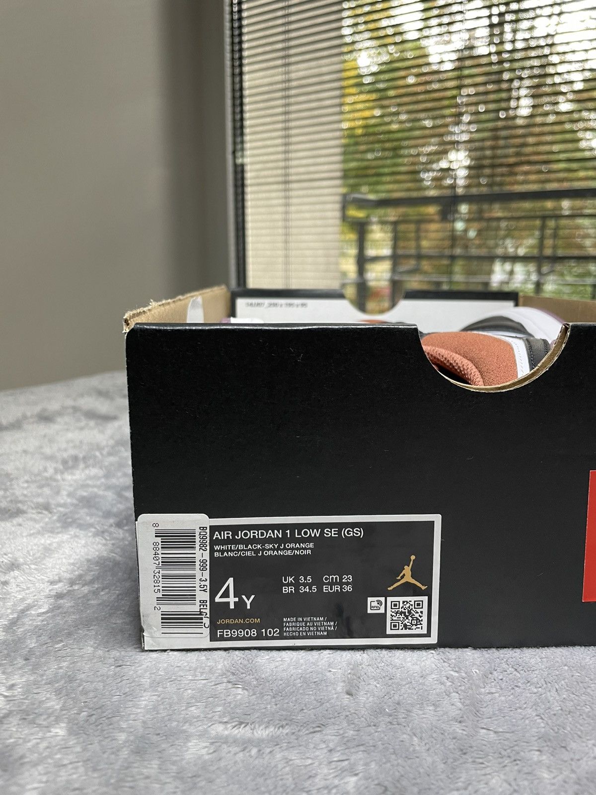 Nike AIR JORDAN 1 LOW SE (GS) Size US 5.5 / IT 35.5 - 10 Thumbnail