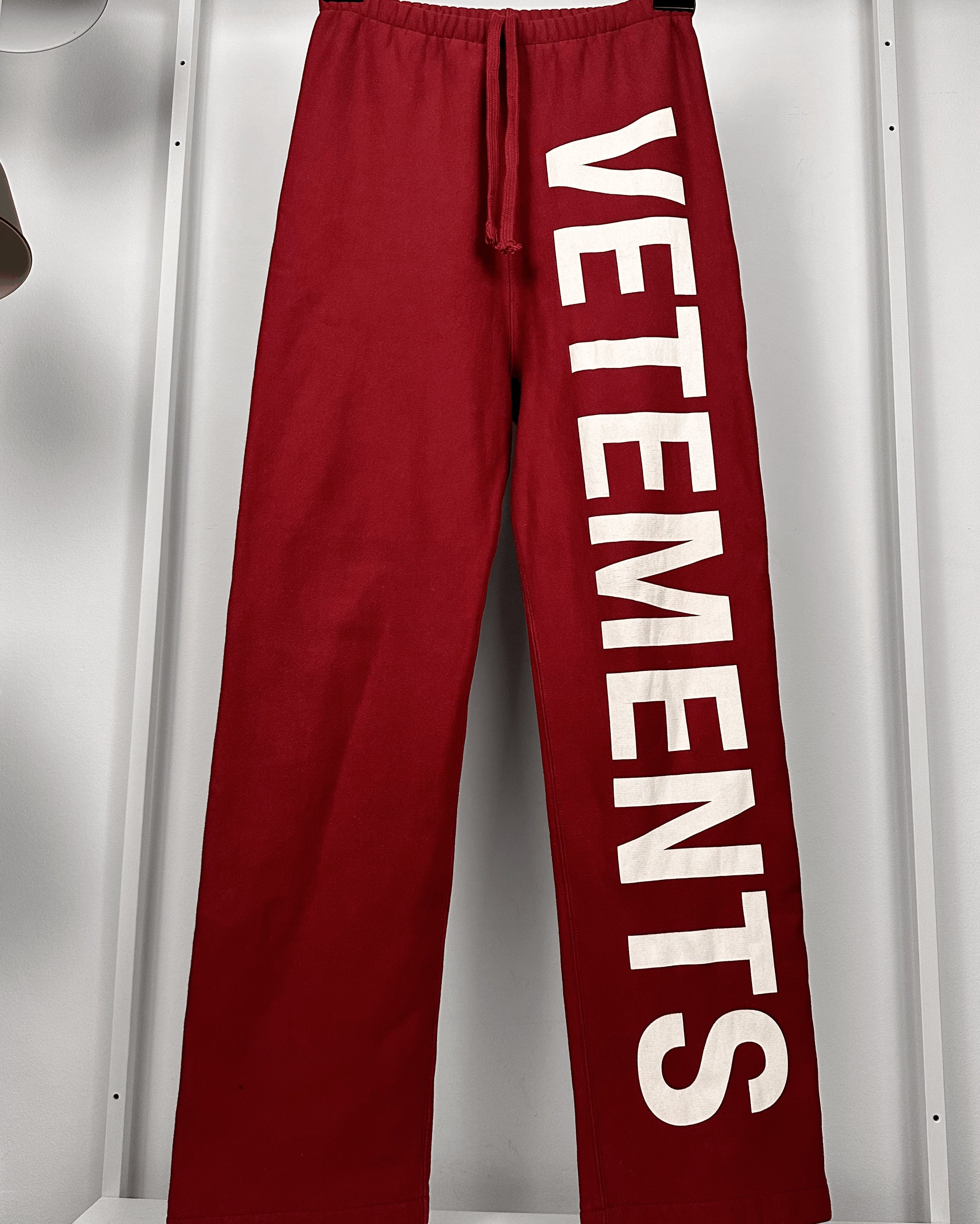 Vetements Vetements Burgundy Spellout Logo Sweatpants Size US 30 / EU 46 - 3 Thumbnail