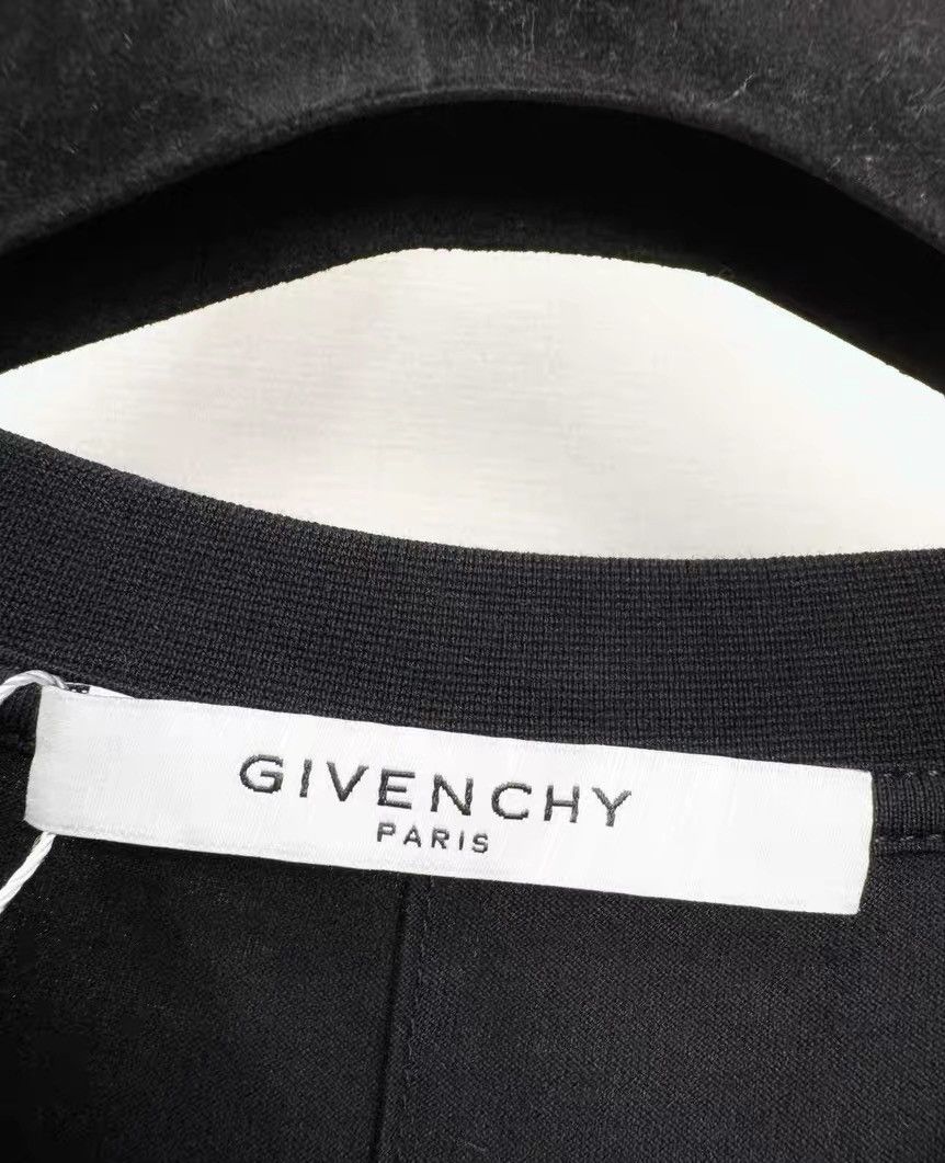 Givenchy Givenchy classic shark print short-sleeved shirt Size US L / EU 52-54 / 3 - 2 Thumbnail