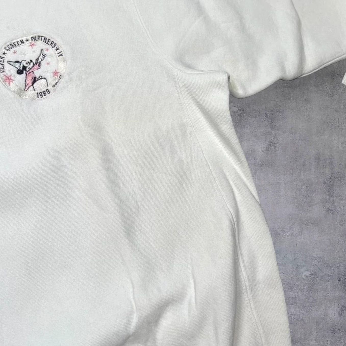 Disney VINTAGE Disney Embroidered White Sweatshirt M 1988 Silver Screen Partners IV Mens Pullover Sweatshirt Shirt White Womens? Size US M / EU 48-50 / 2 - 5 Thumbnail