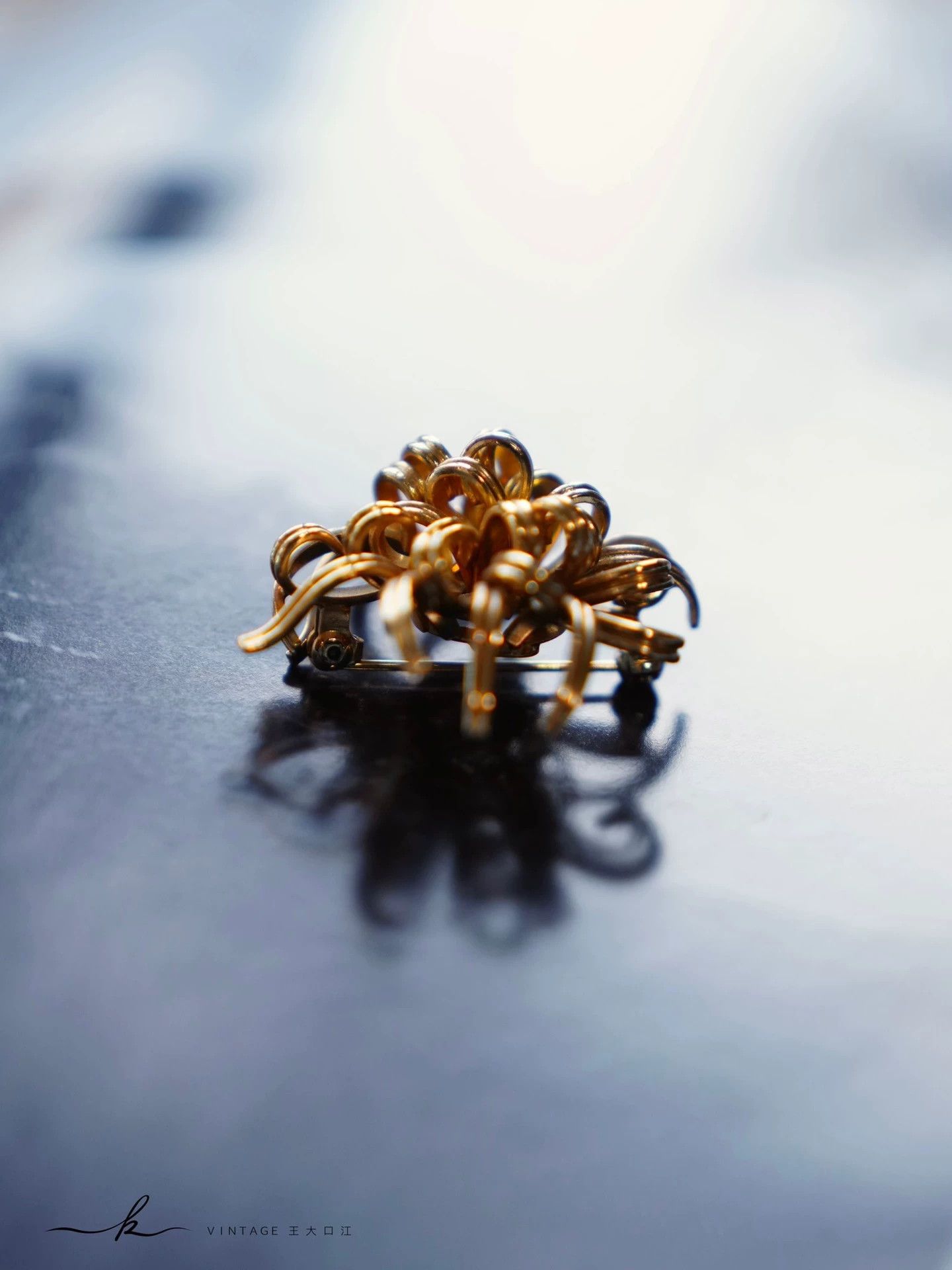 Christian Dior Monsieur Christian Dior 1965 Vintage 3D Gold Chrysanthemum Brooch Size ONE SIZE - 6 Thumbnail
