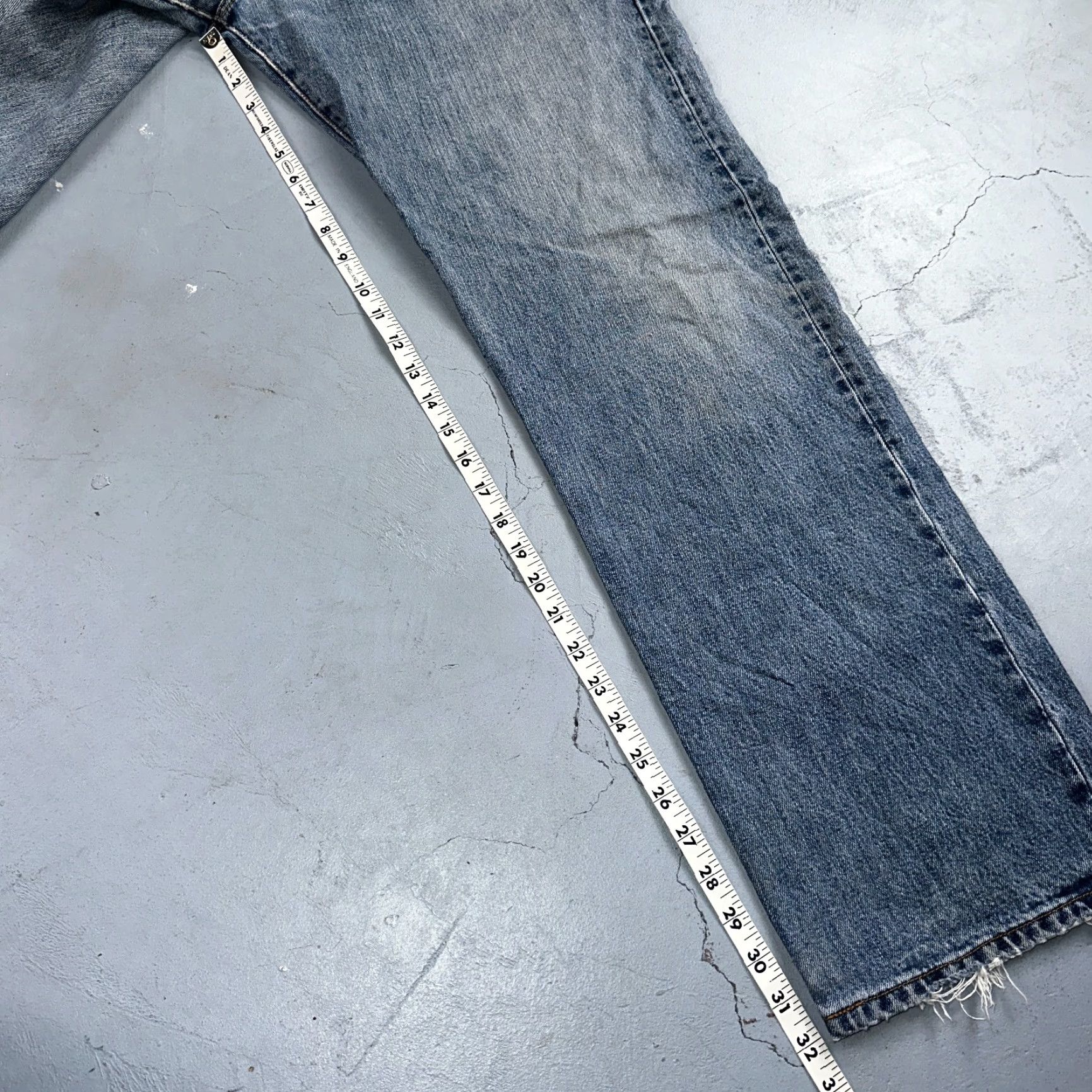 Levi's Levi's 501 Jeans Vintage 90s Straight Blue Denim Regular Mens 42 Light Wash 30 Inseam 38x32 ACT 38x32 Maison? (Wait) Size US 42 / EU 58 - 5 Thumbnail