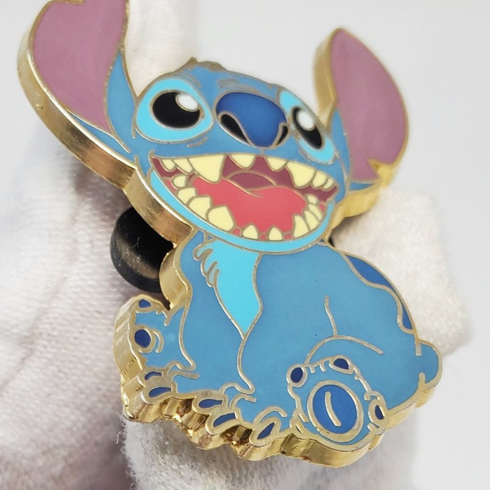 Disney Disney Lilo & Stitch Sitting 2008 Enamel Pin Size ONE SIZE - 5 Thumbnail