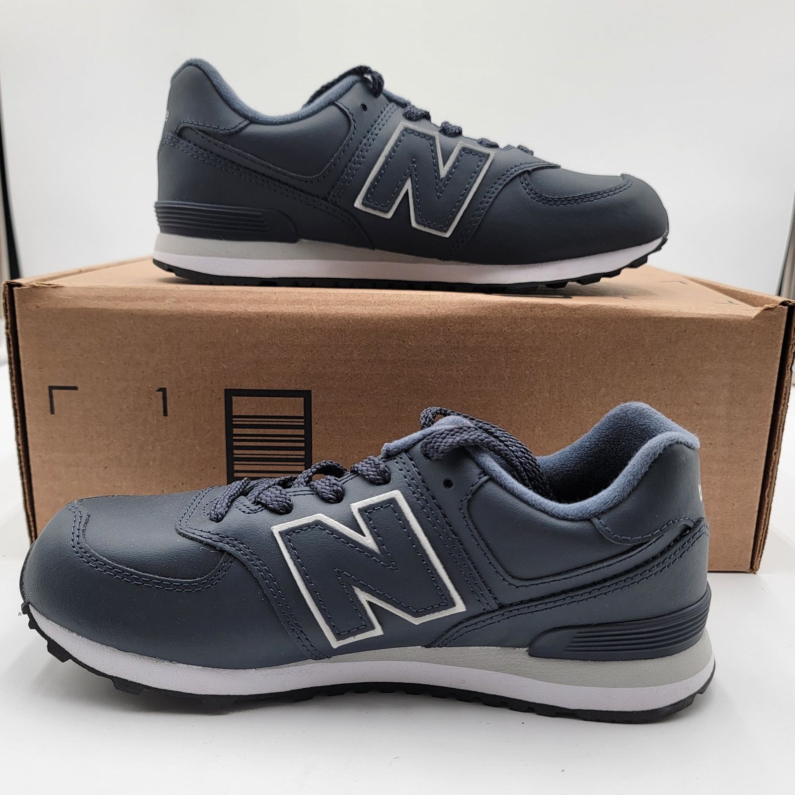 New Balance New Balance 574 Classic Blue Leather Sneakers - Sz 4Y/5.5W Size US 5.5 / IT 35.5 - 2 Thumbnail