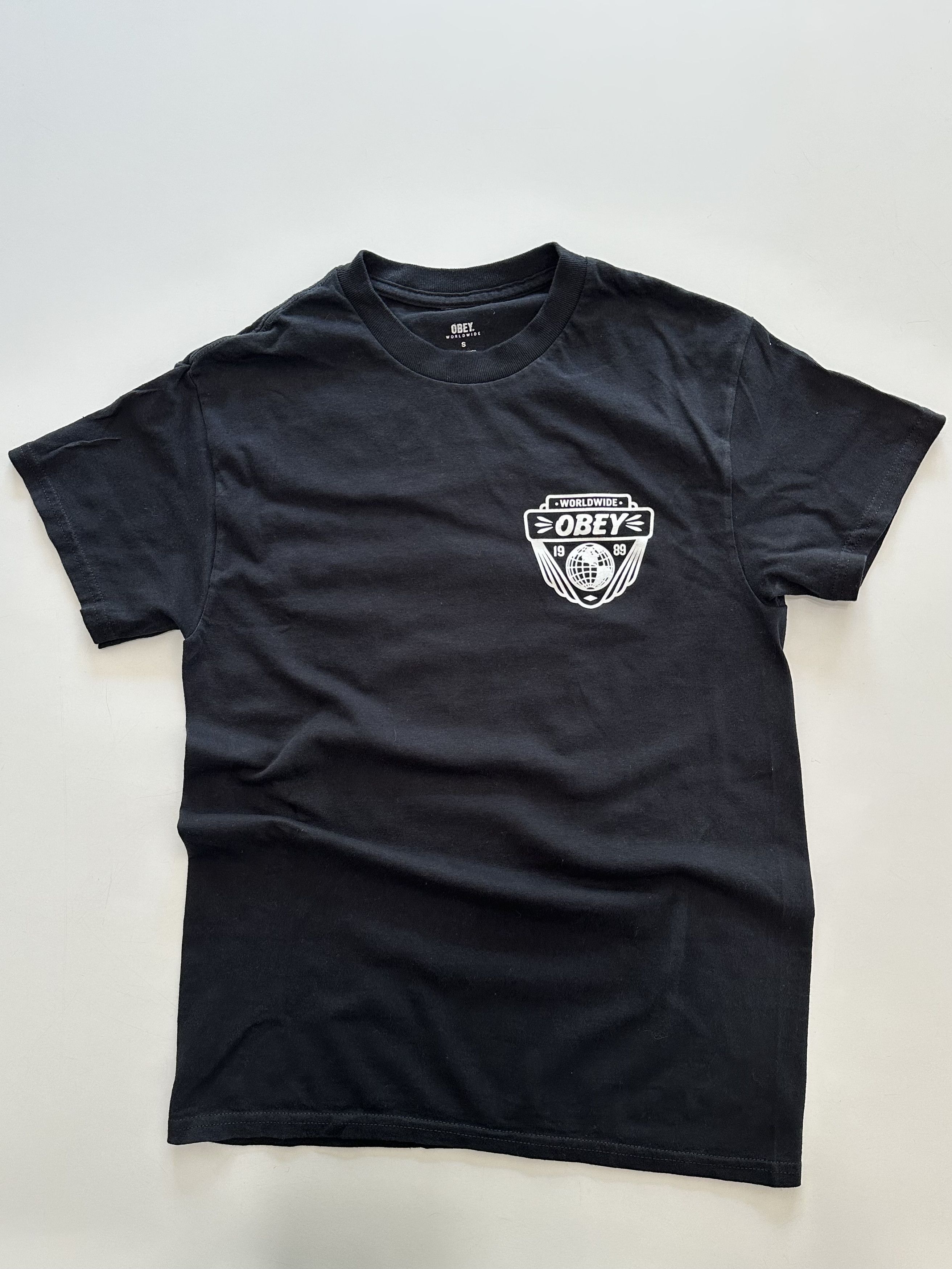 Obey Obey Black and White Vintage Graphic T-shirt Small Size US S / EU 44-46 / 1 - 1 Thumbnail