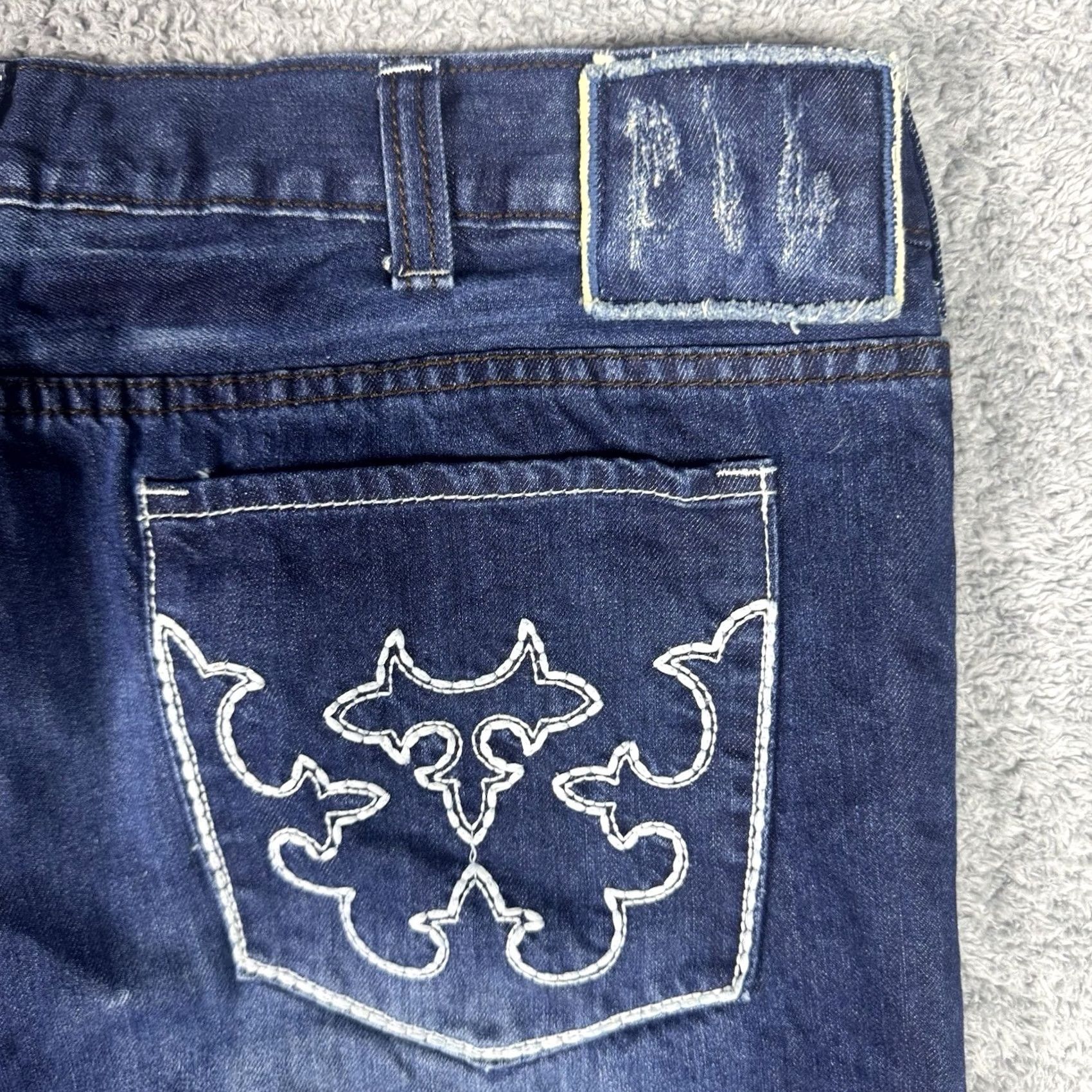 Vintage VINTAGE Helix Jeans Mens 38x30 Bootcut Embroidered Flames Cross Y2K Grunge Baggy Size US 38 / EU 54 - 4 Thumbnail