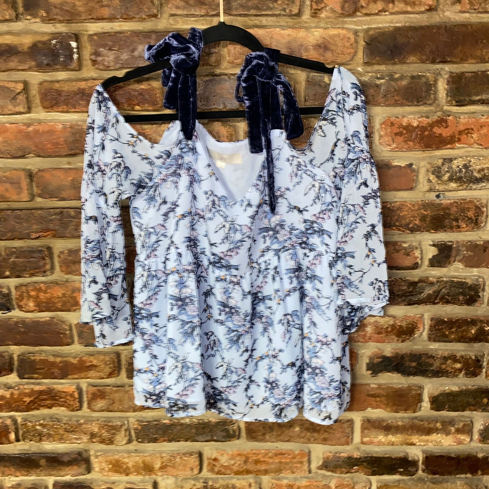 Loft Ann Taylor LOFT Blue Floral Cold Shoulder Tie Blouse Small Size S / US 4 / IT 40 - 2 Thumbnail