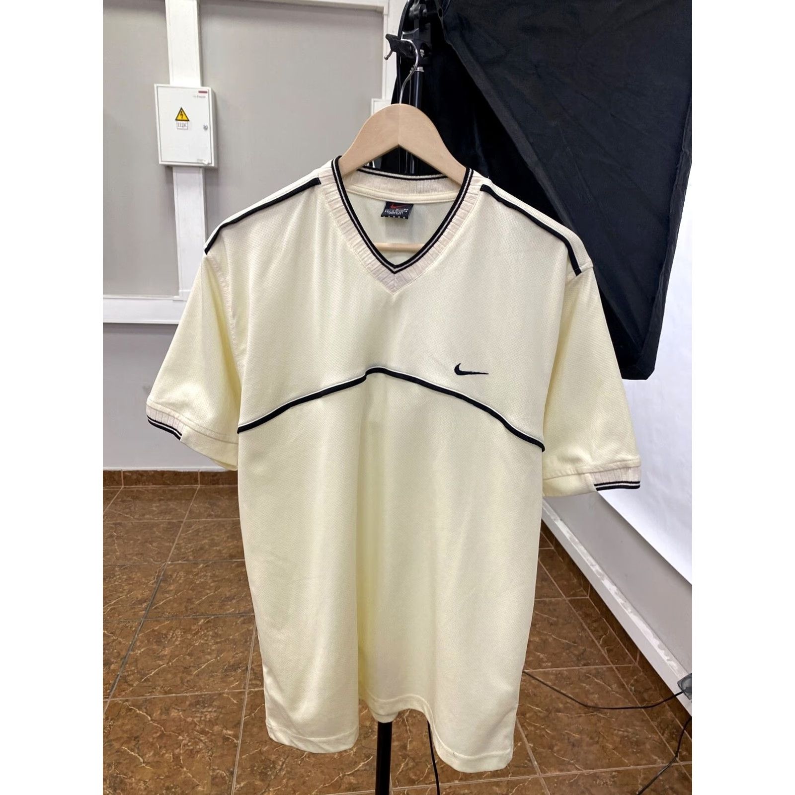 Nike VINTAGE Nike 90s T-Shirt Men L Beige Shirts Mens Size US L / EU 52-54 / 3 - 2 Thumbnail